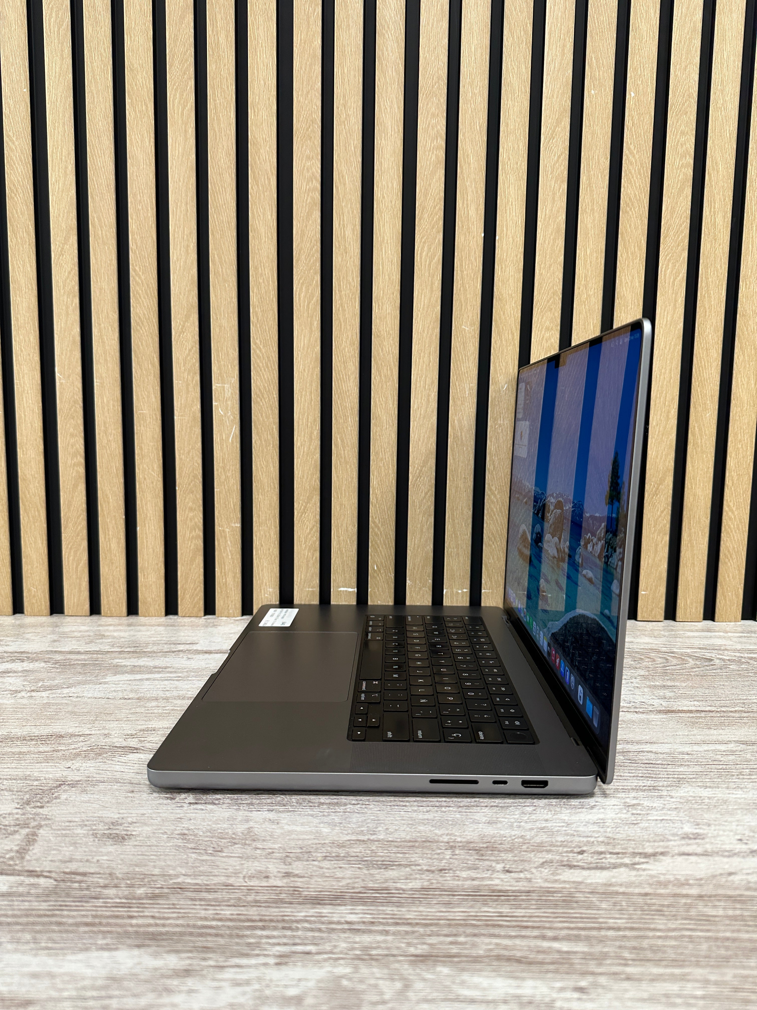 MacBook Pro 16" 2021 M1 PRO 16gb 1tb SSD