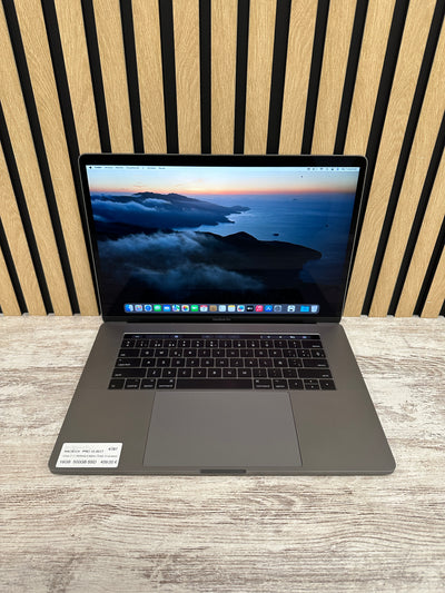 MacBook Pro 15" 2017 i7 16gb 500gb SSD