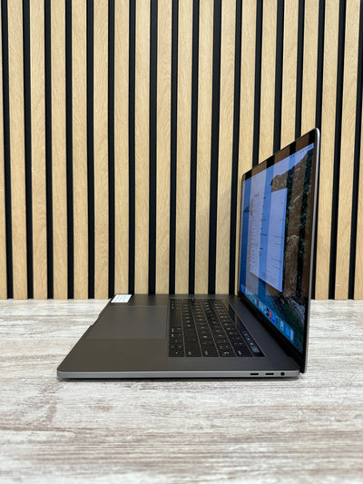 MacBook Pro 15" 2017 i7 16gb 500gb SSD