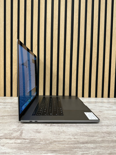 MacBook Pro 15" 2017 i7 16gb 500gb SSD