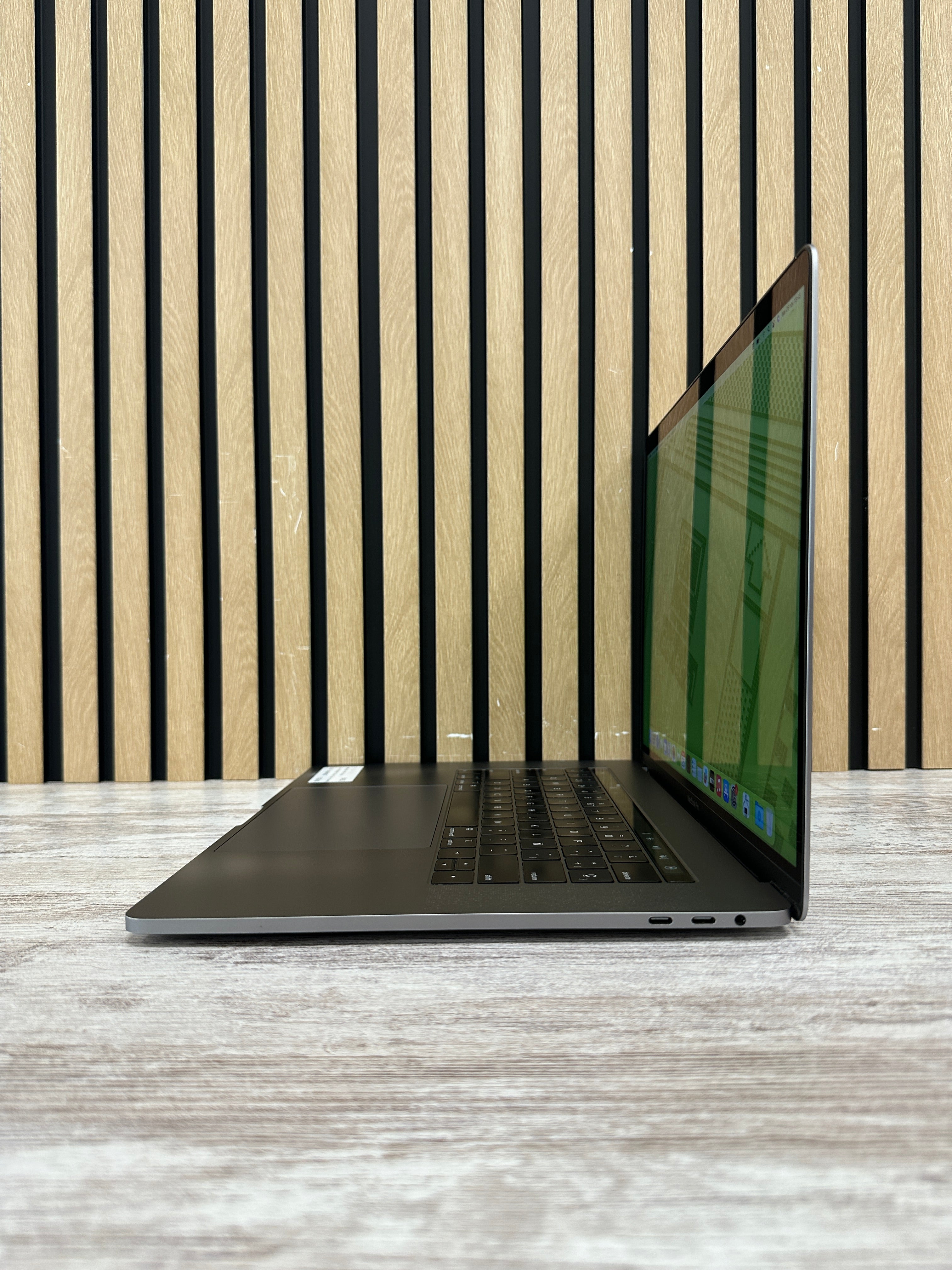 MacBook Pro 15" 2019 i9 32gb 500gb SSD