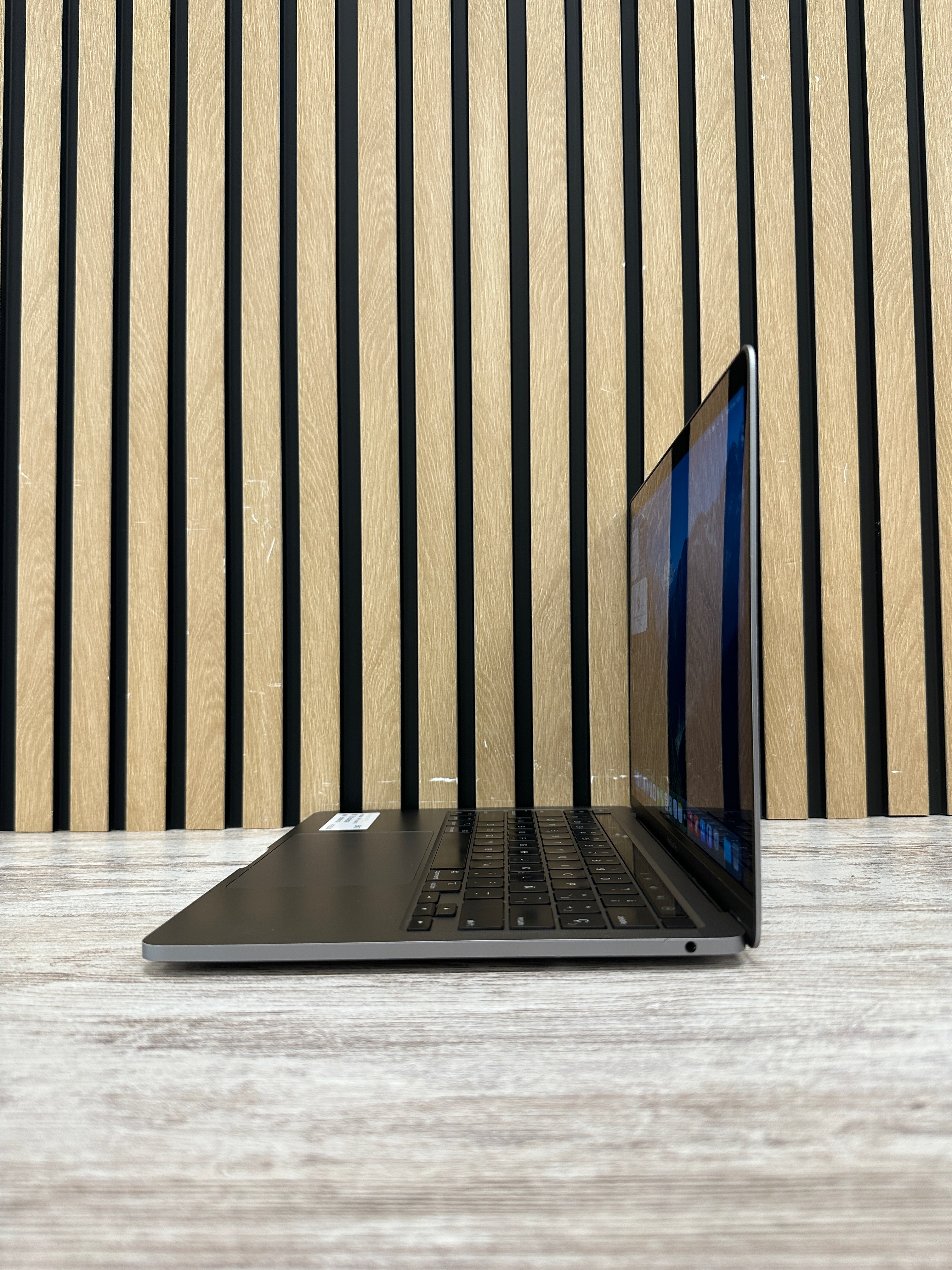 MacBook Pro 13" 2020 TB M1 8gb 256gb SSD