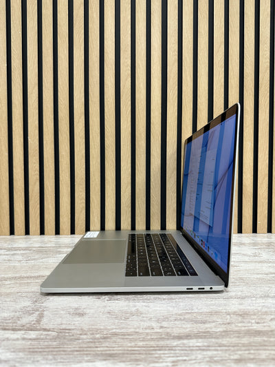 MacBook Pro 15" 2017 i7 16gb 1tb SSD