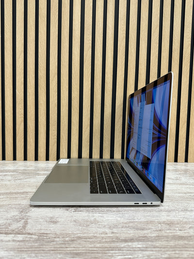 MacBook Pro 15" 2017 i7 16gb 1tb SSD