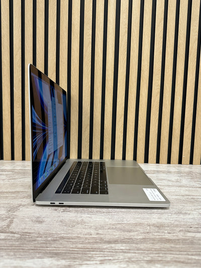 MacBook Pro 15" 2017 i7 16gb 1tb SSD