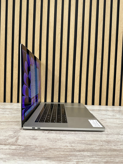 MacBook Pro 15" 2017 i7 16gb 500gb SSD