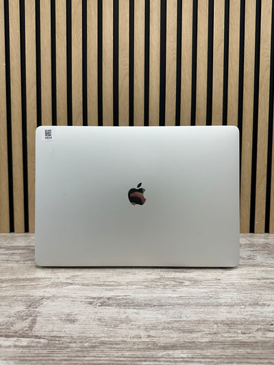 MacBook Pro 15" 2017 i7 16gb 500gb SSD