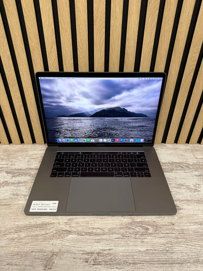 MacBook Pro 15" 2017 i7 16gb 500gb SSD