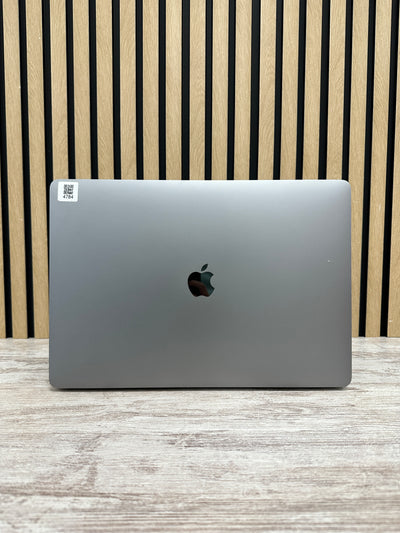 MacBook Pro 15" 2017 i7 16gb 500gb SSD