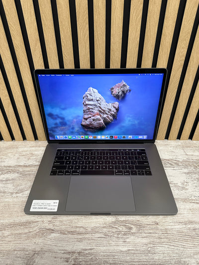 MacBook Pro 15" 2018 i7 16gb 256gb SSD