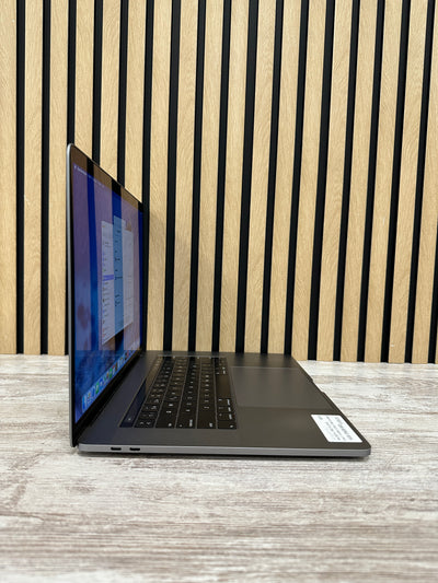 MacBook Pro 15" 2018 i7 16gb 256gb SSD