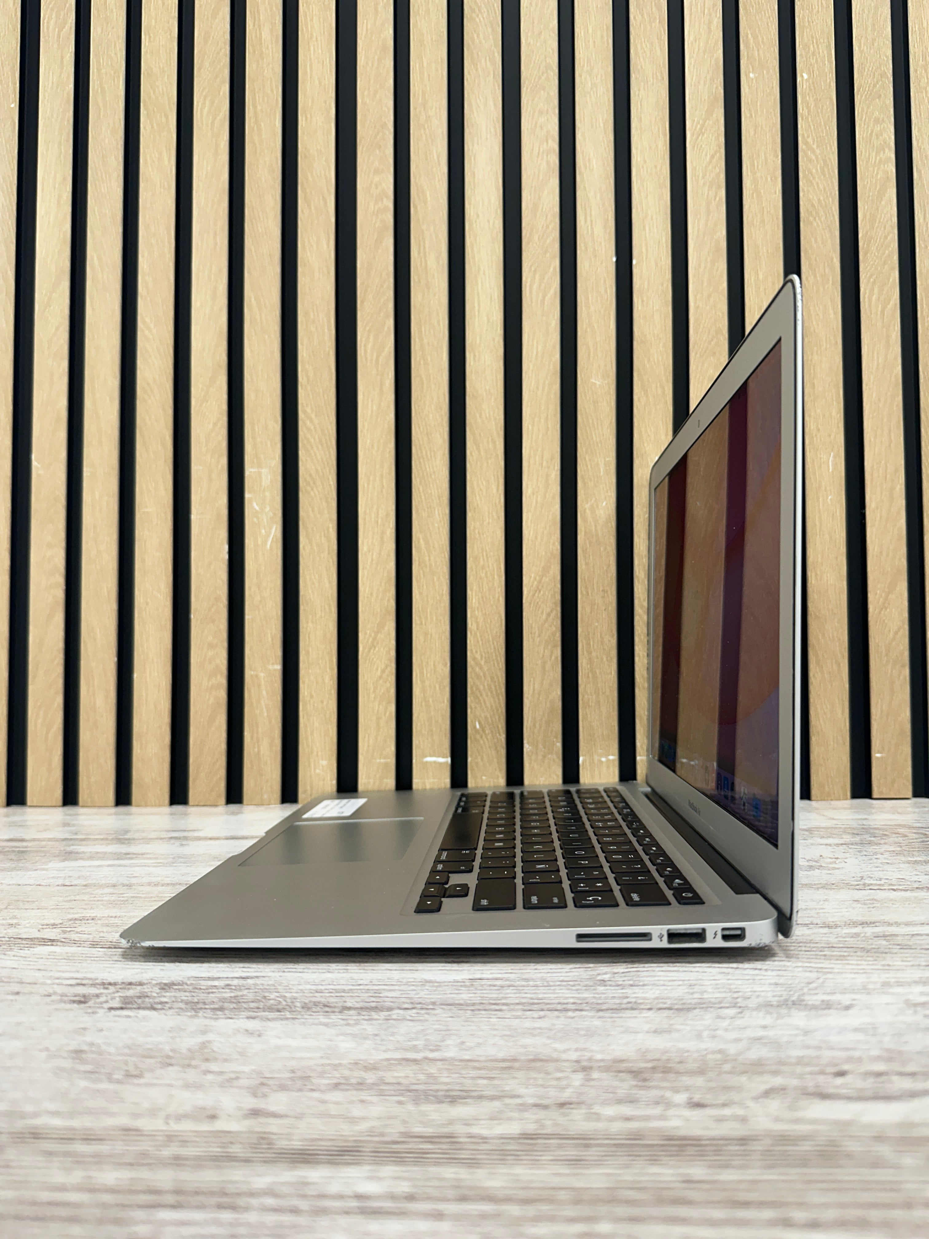 MacBook Air 13" 2017 i5 8gb 128gb SSD