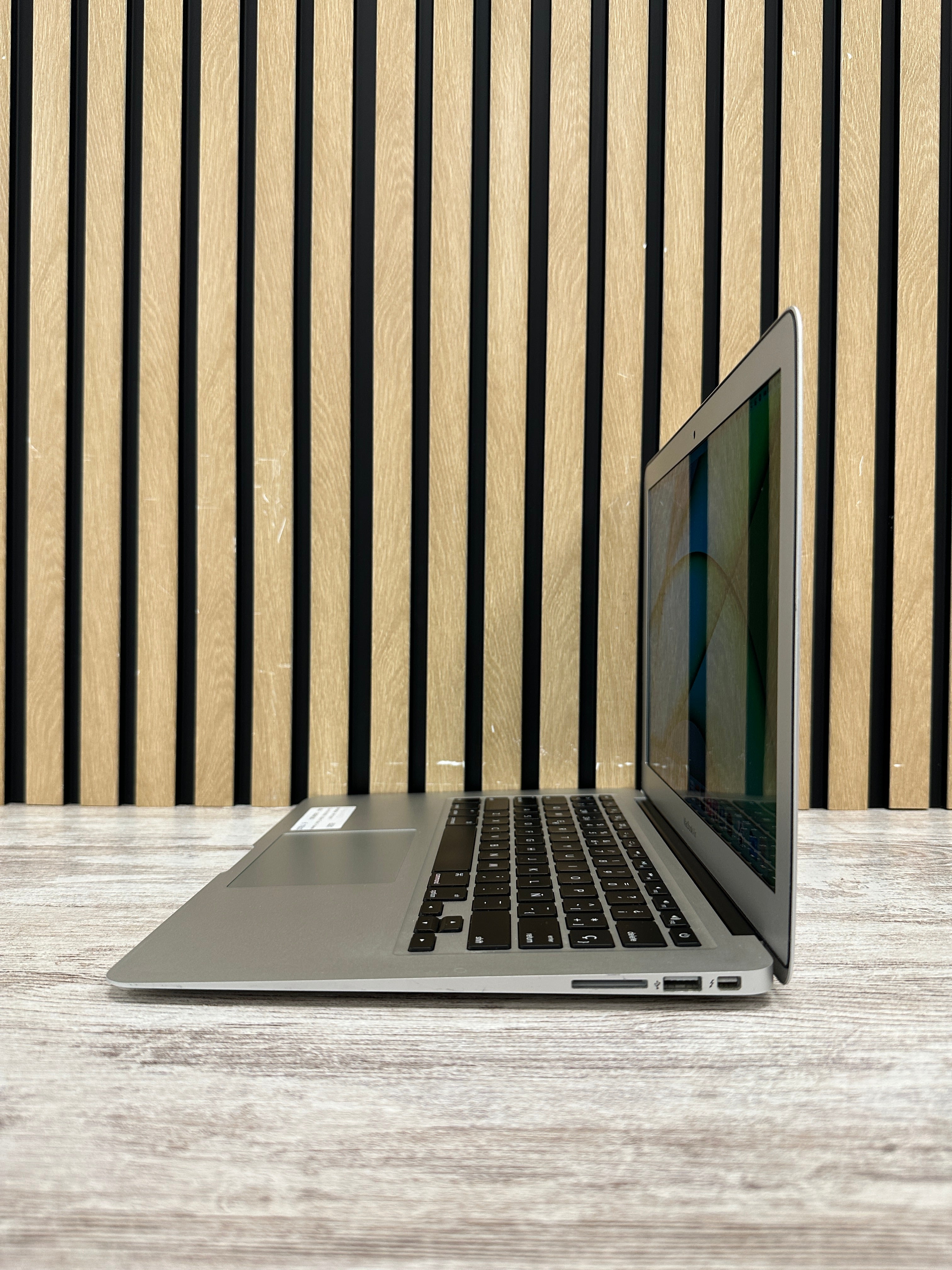 MacBook Air 13" 2017 i5 8gb 128gb SSD