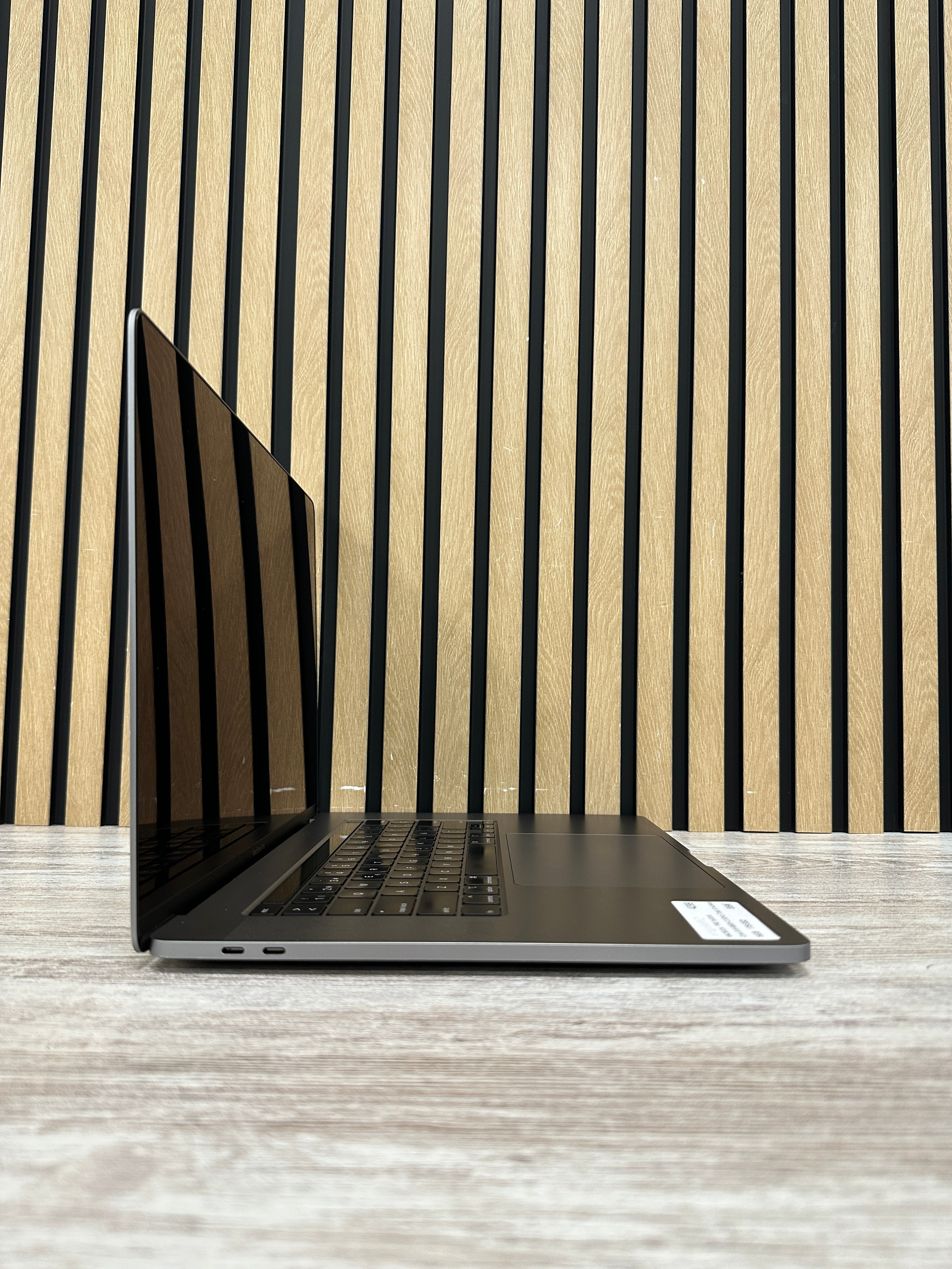 MacBook Pro 16" 2019 i9 16gb 1tb SSD