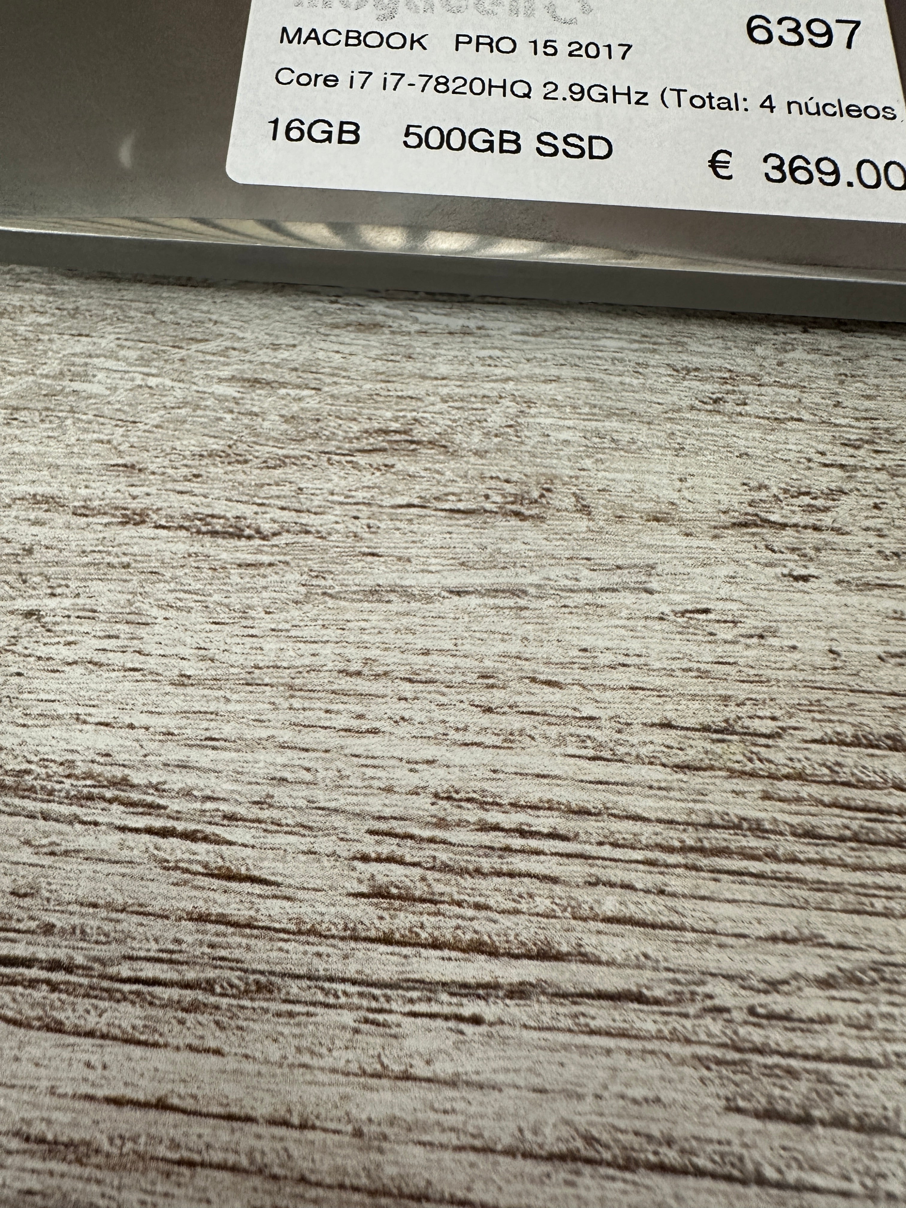 MacBook Pro 15" 2017 i7 16gb 500gb SSD