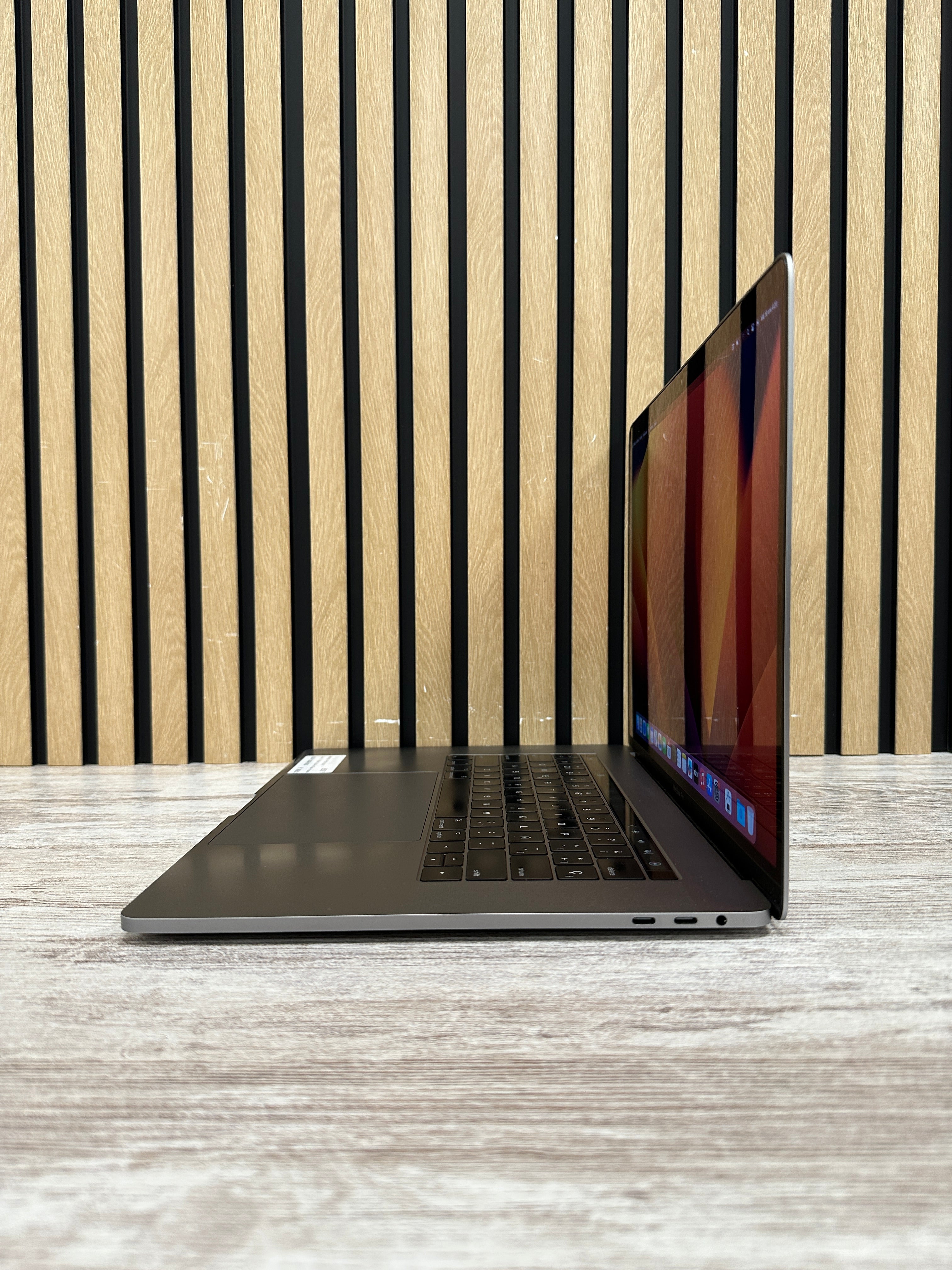 MacBook Pro 15" 2017 i7 16gb 500gb SSD