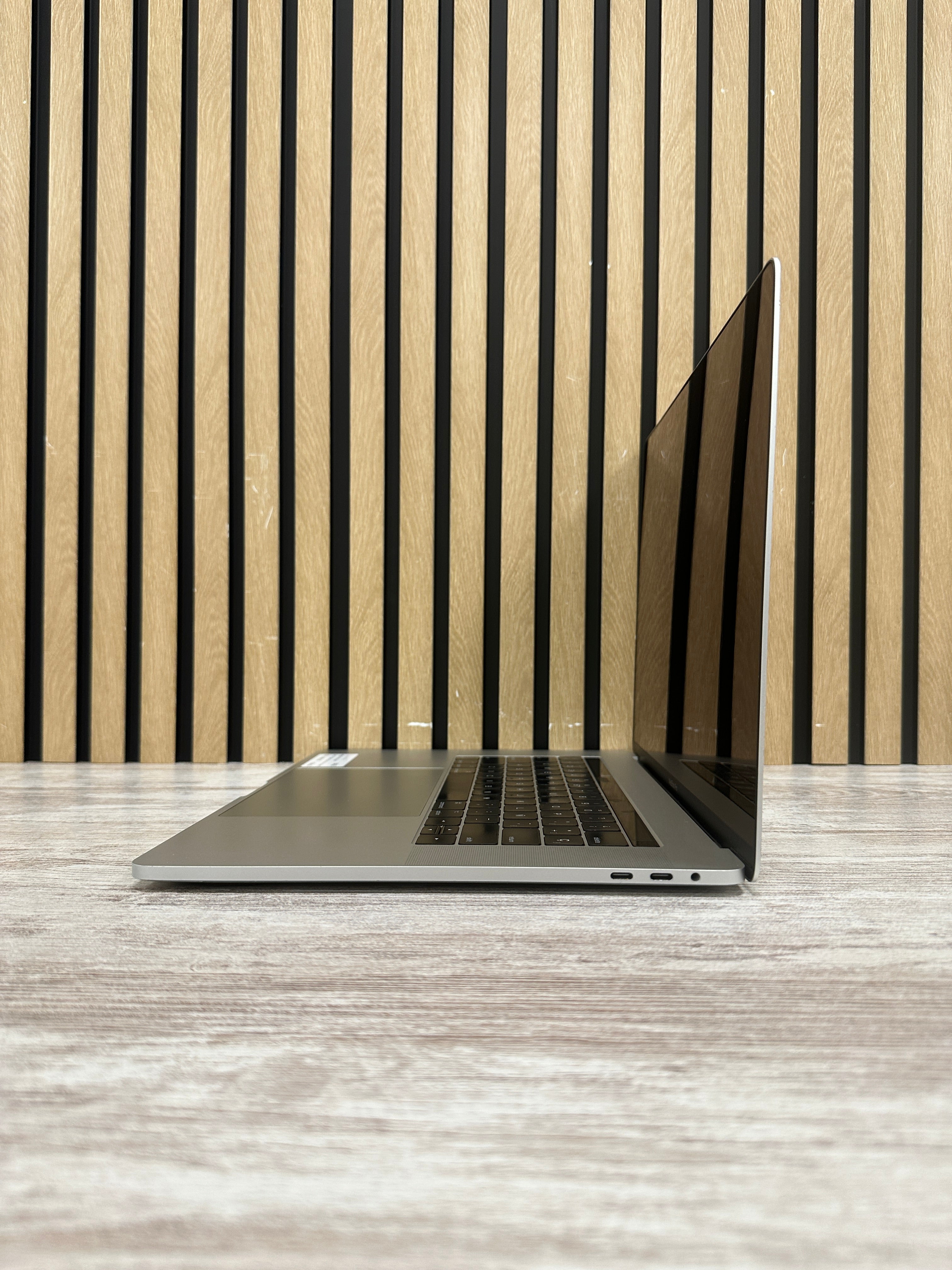 MacBook Pro 15" 2017 i7 16gb 500gb SSD