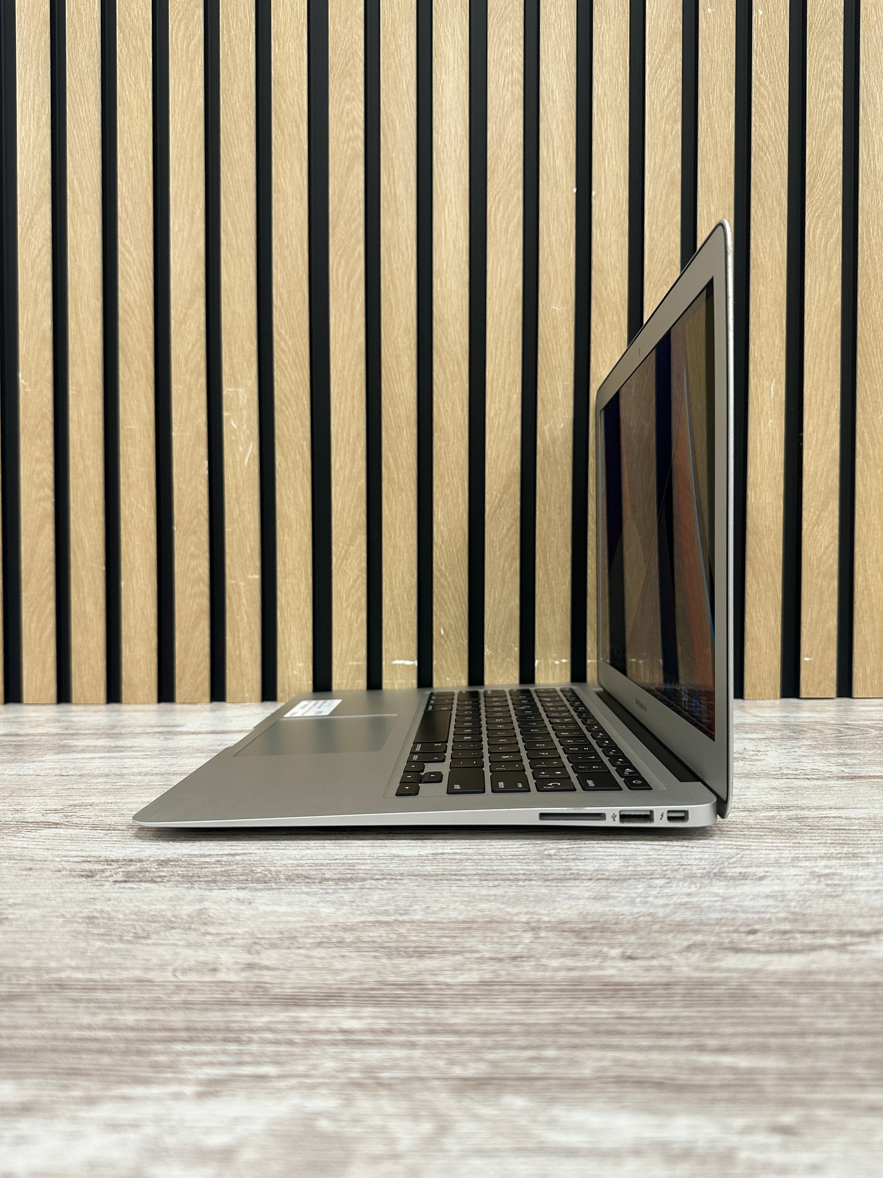 MacBook Air 13" 2017 i5 8gb 128gb SSD