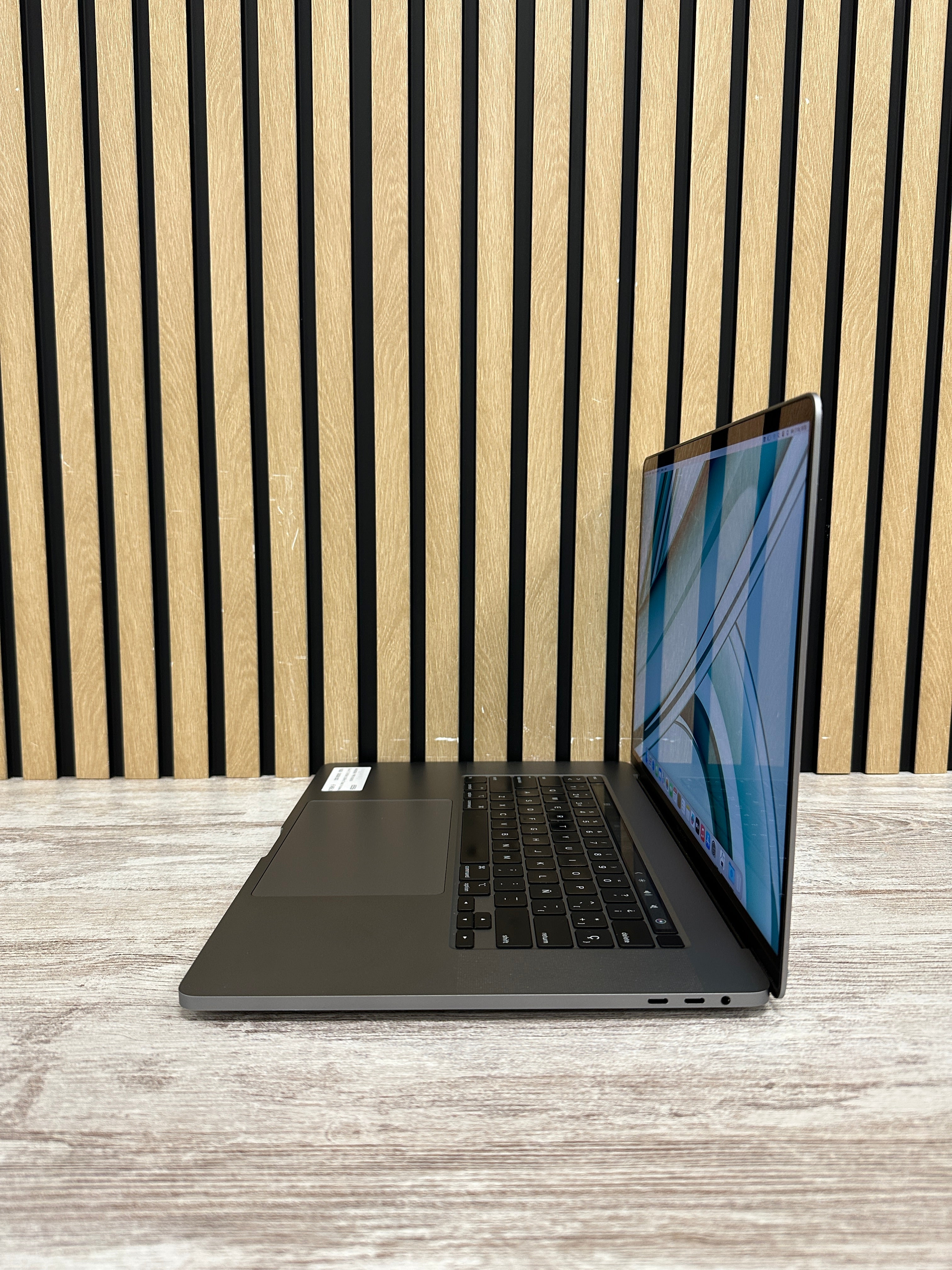 MacBook Pro 16" 2019 i7 16gb 500gb SSD