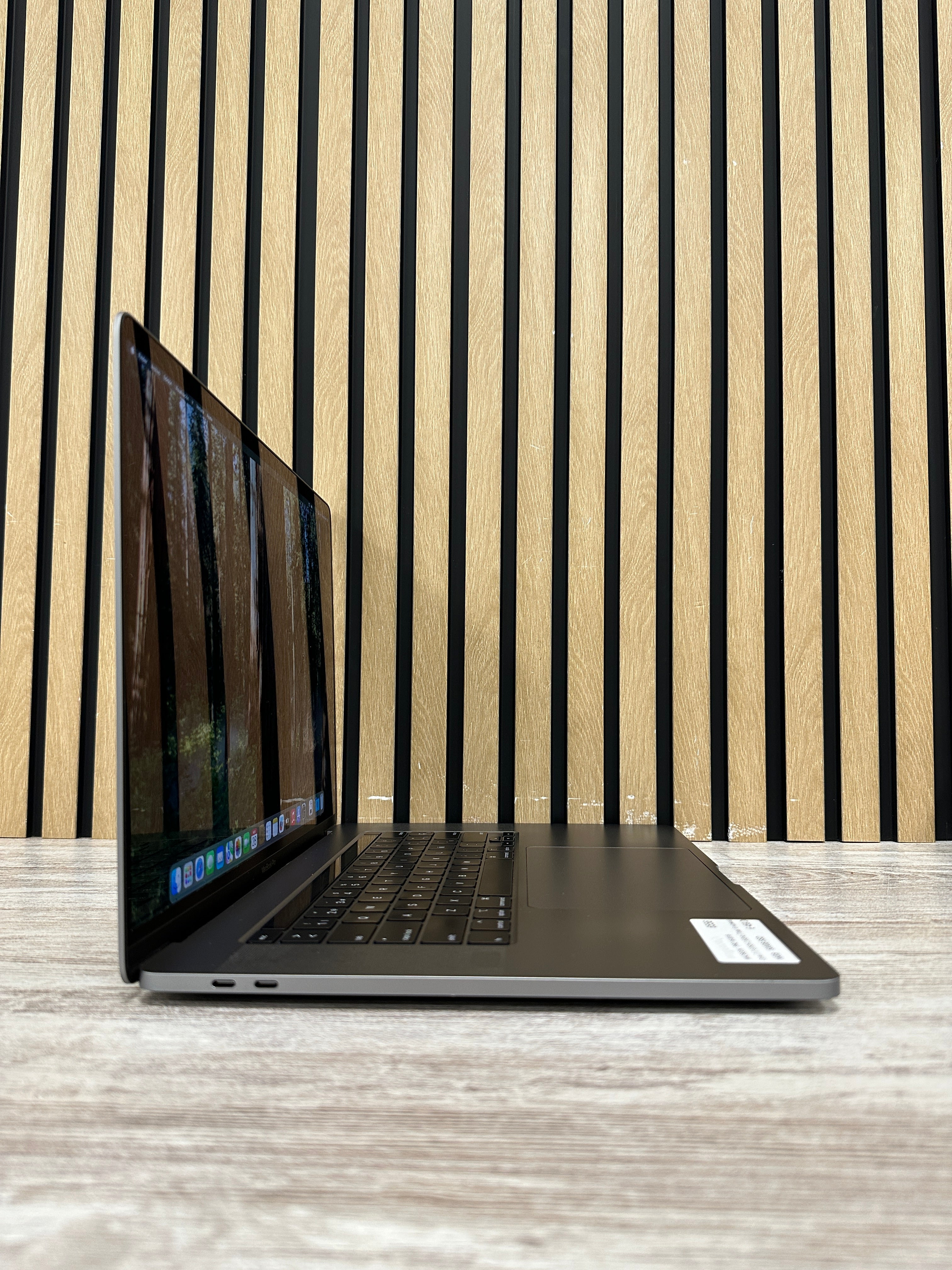 MacBook Pro 16" 2019 i7 16gb 500gb SSD