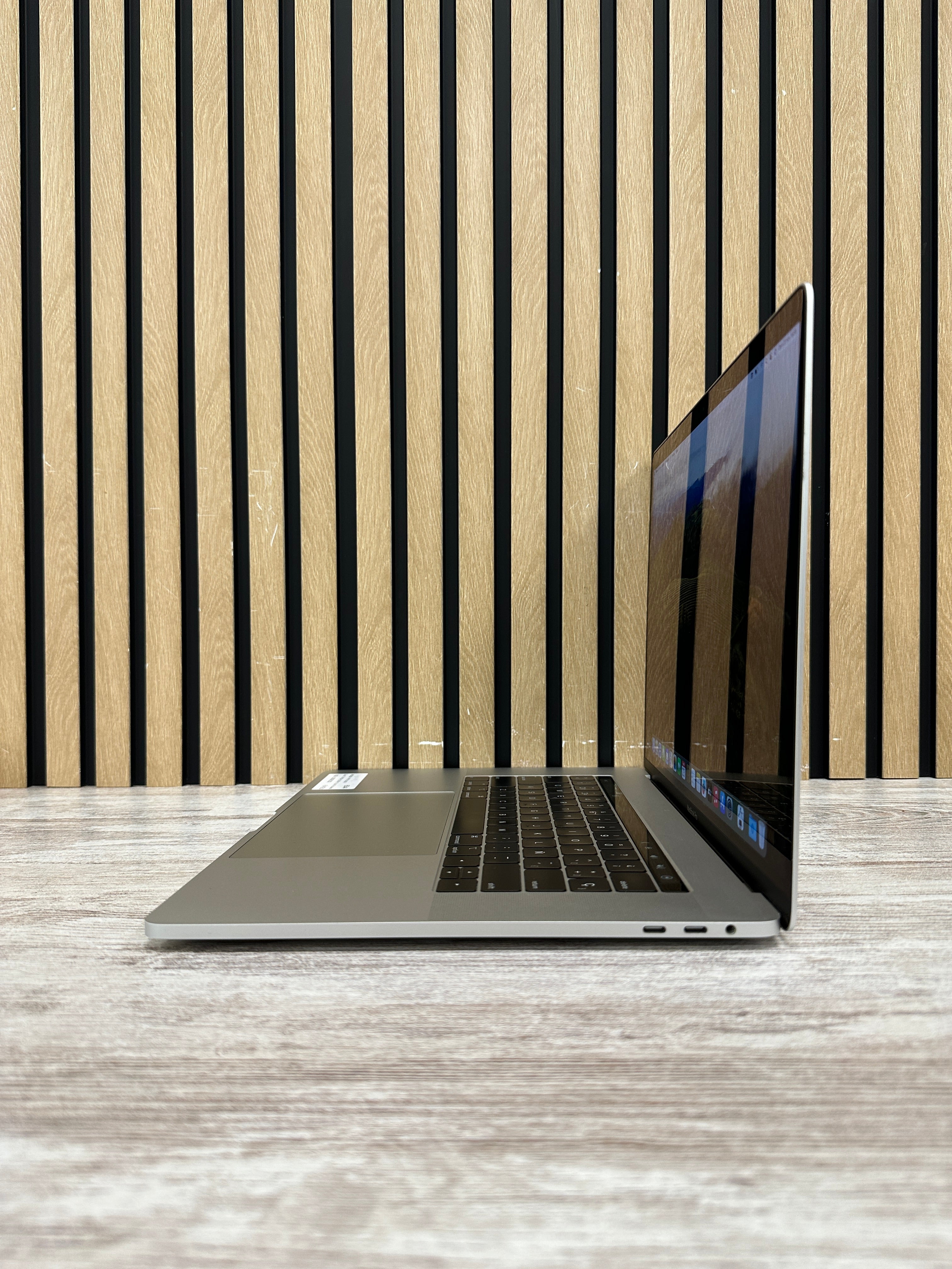 MacBook Pro 15" 2019 i7 16gb 500gb SSD