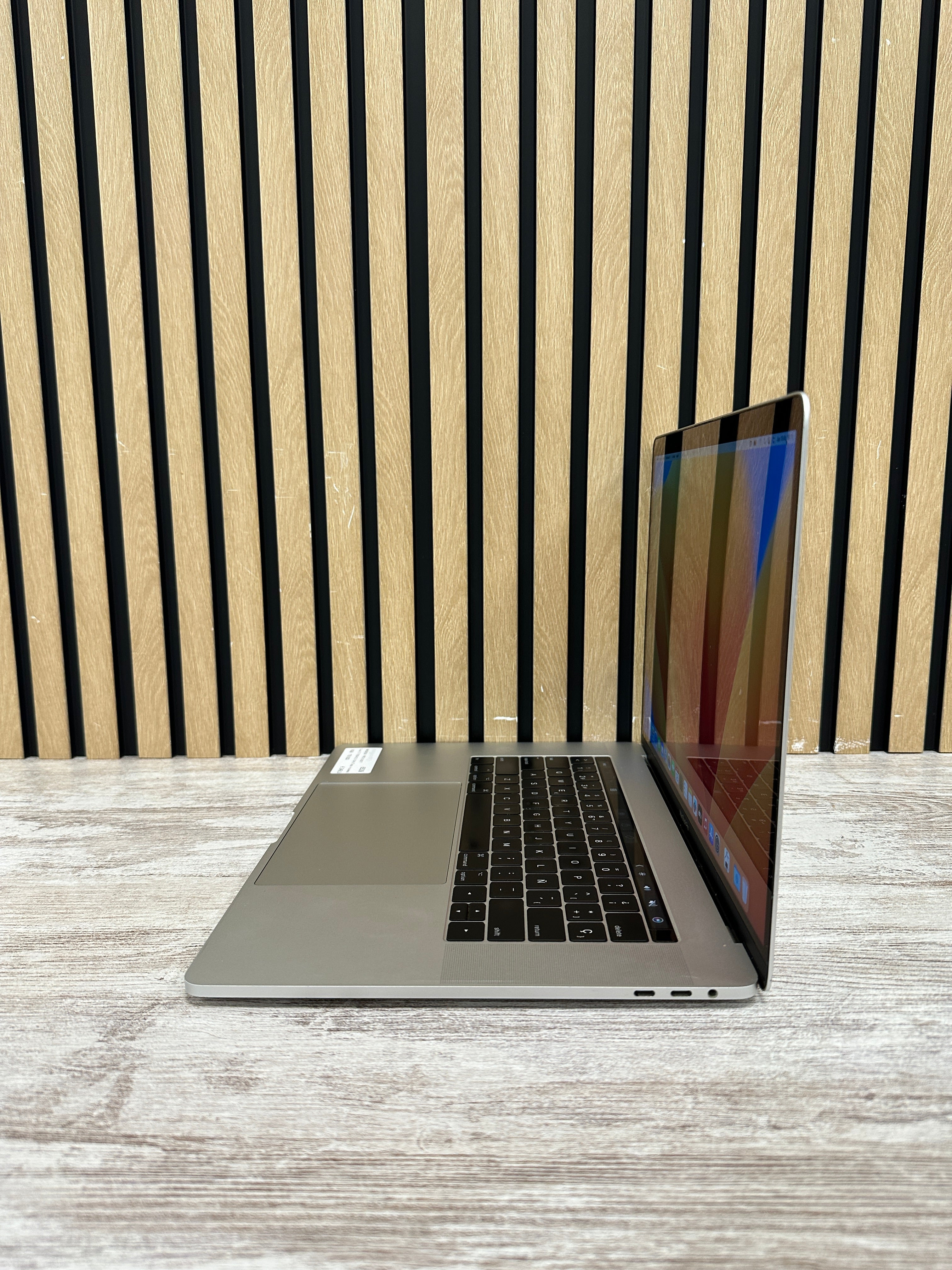 MacBook Pro 15" 2017 i7 16gb 1tb SSD