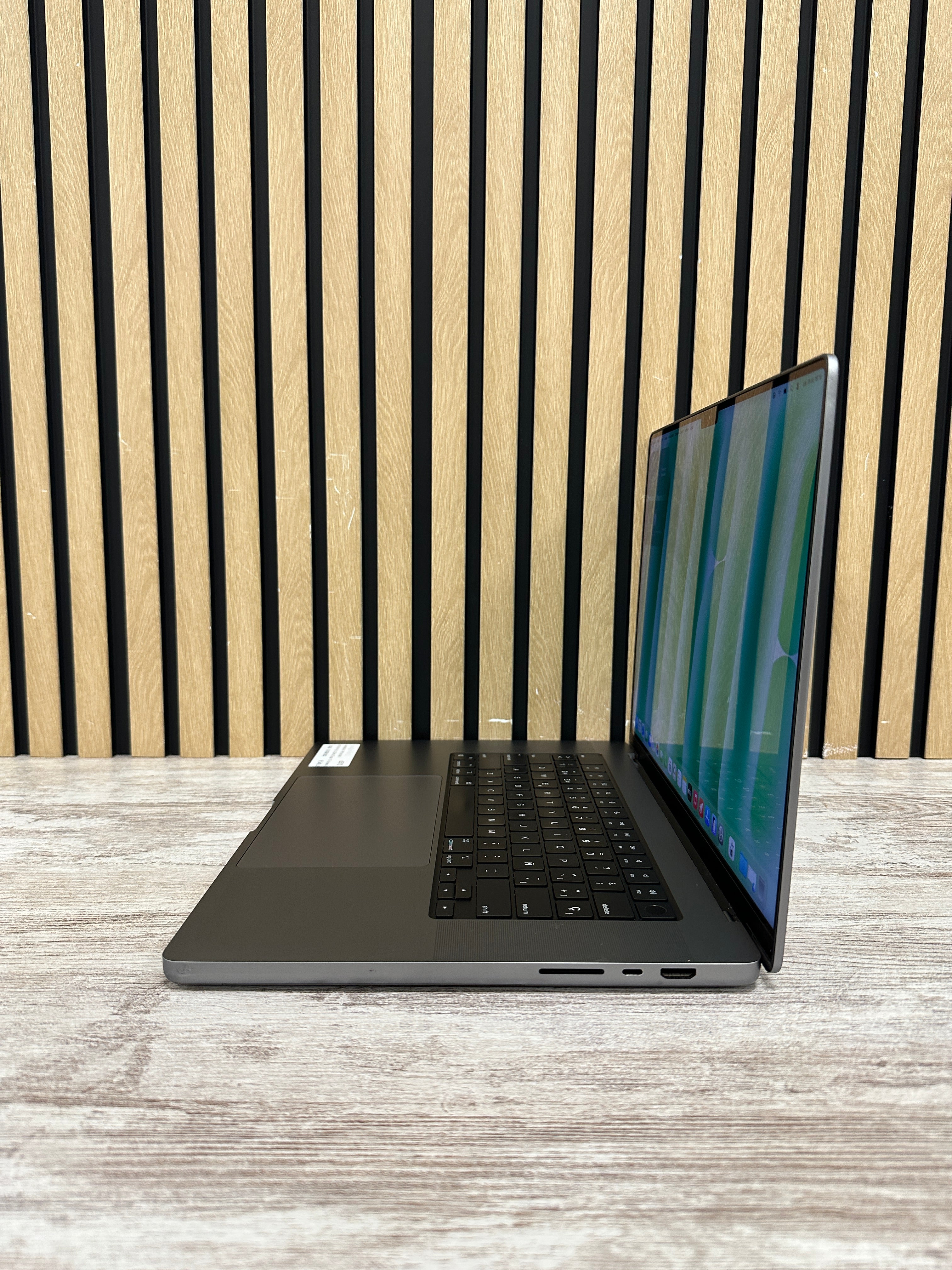 MacBook Pro 16" 2021 M1 PRO 16gb 512gb SSD