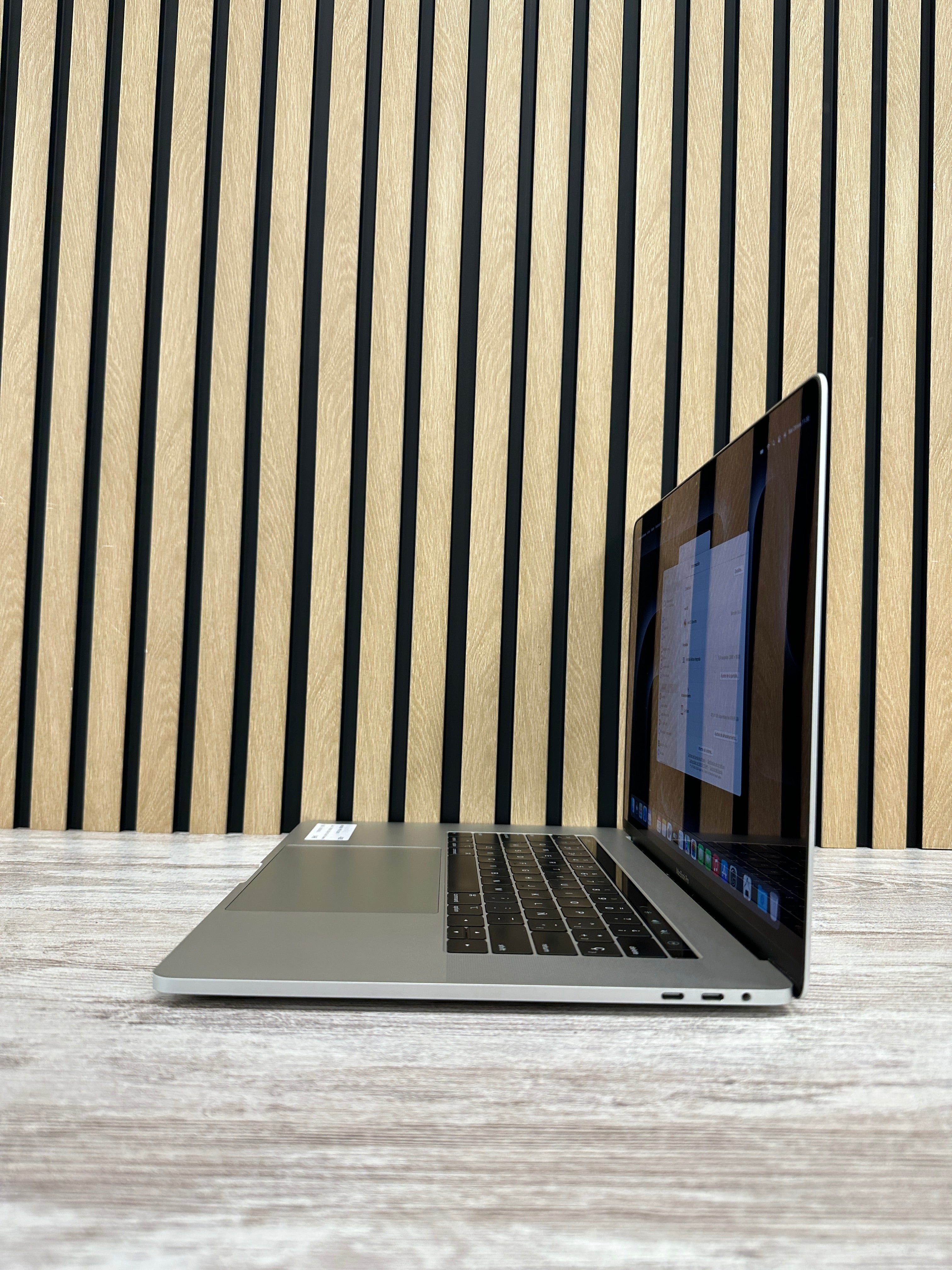 MacBook Pro 15" 2018 i7 16gb 500gb SSD