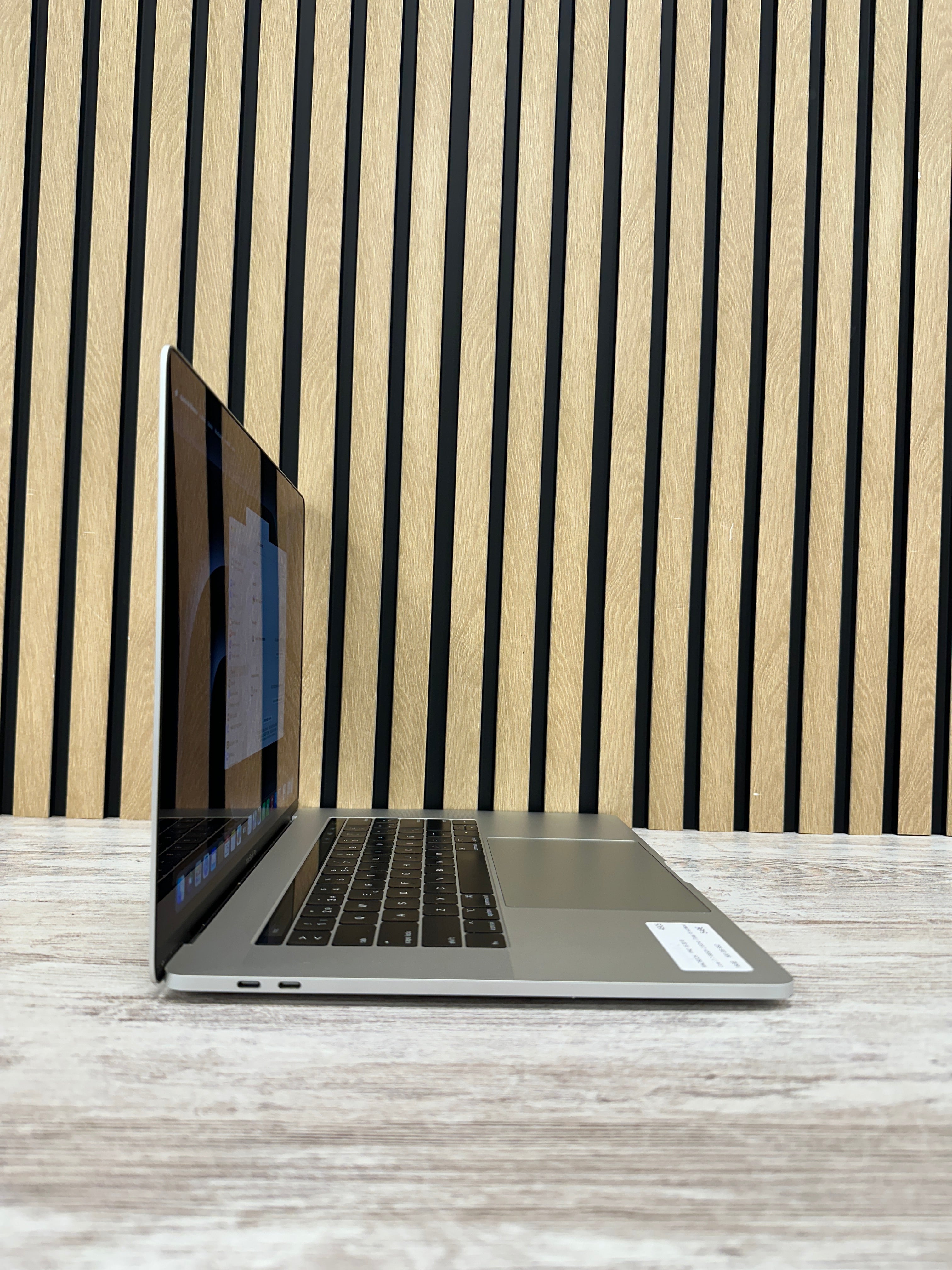 MacBook Pro 15" 2018 i7 16gb 500gb SSD