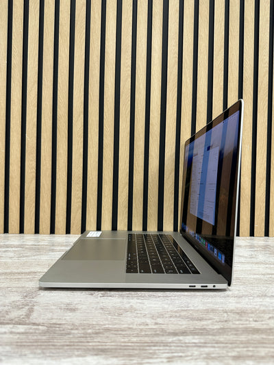 MacBook Pro 15" 2018 i7 16gb 500gb SSD