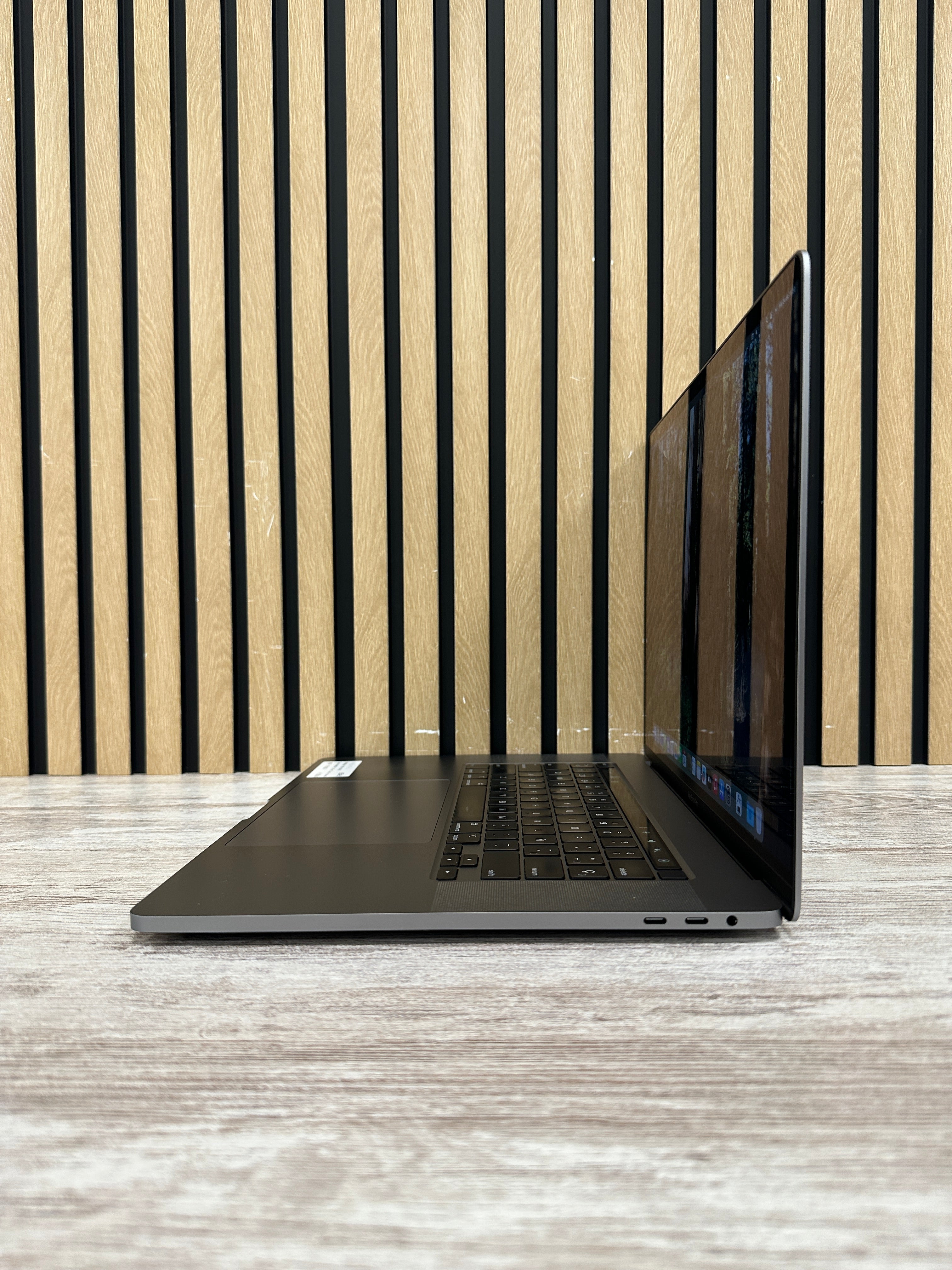 MacBook Pro 16" 2019 i9 16gb 1tb SSD