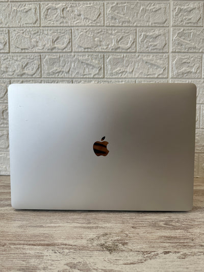 MacBook Pro 16" 2019 i9 16gb 1tb SSD