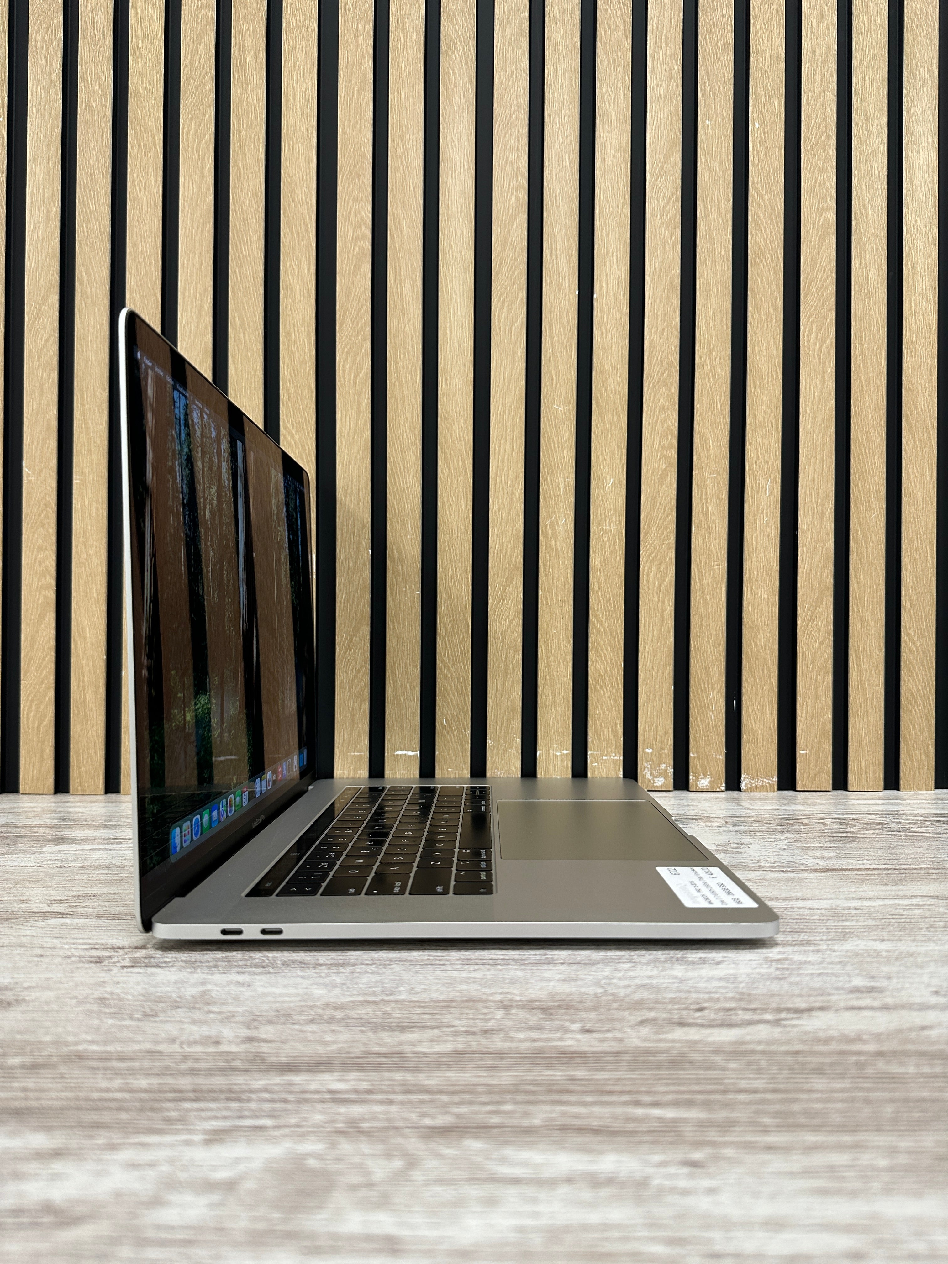 MacBook Pro 15" 2019 i7 16gb 256gb SSD