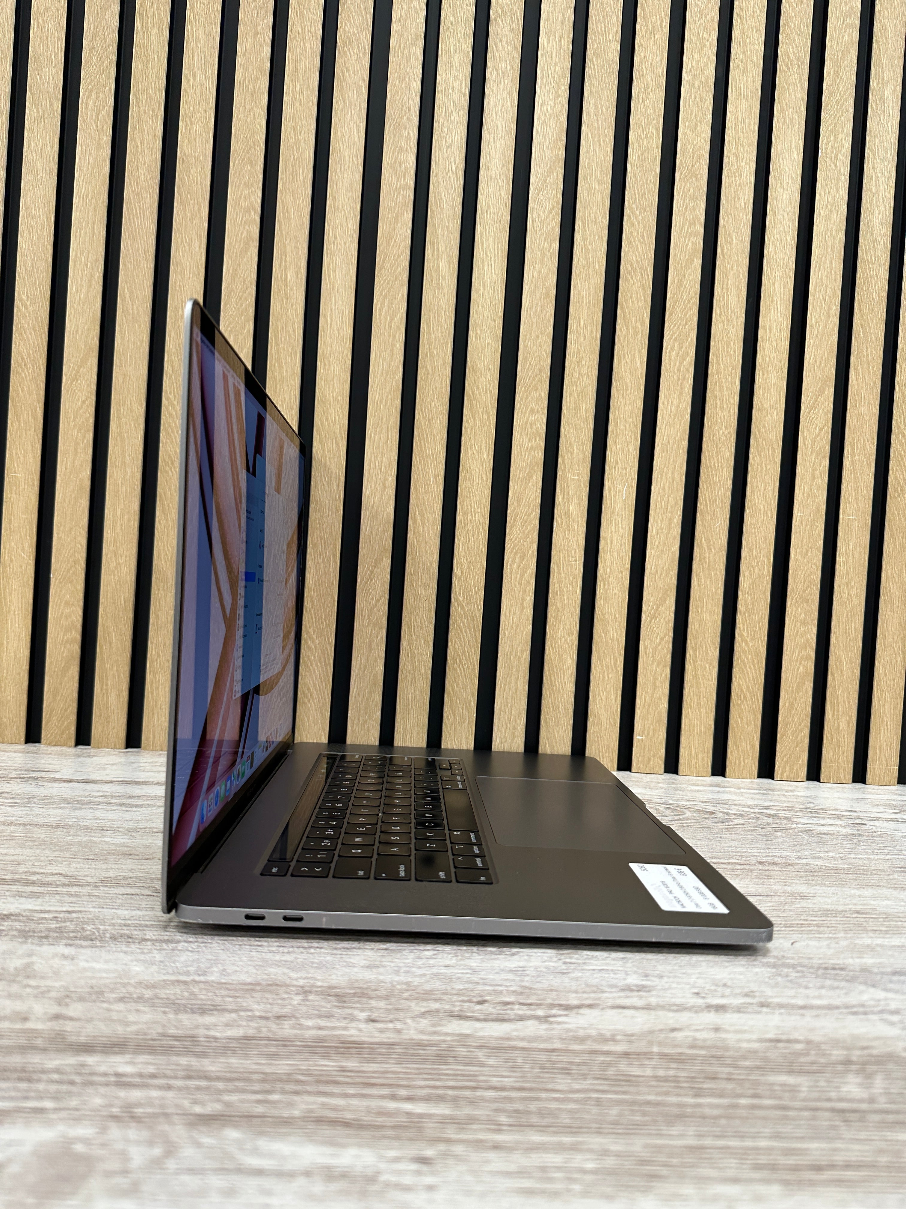 MacBook Pro 16" 2019 i7 16gb 512gb SSD