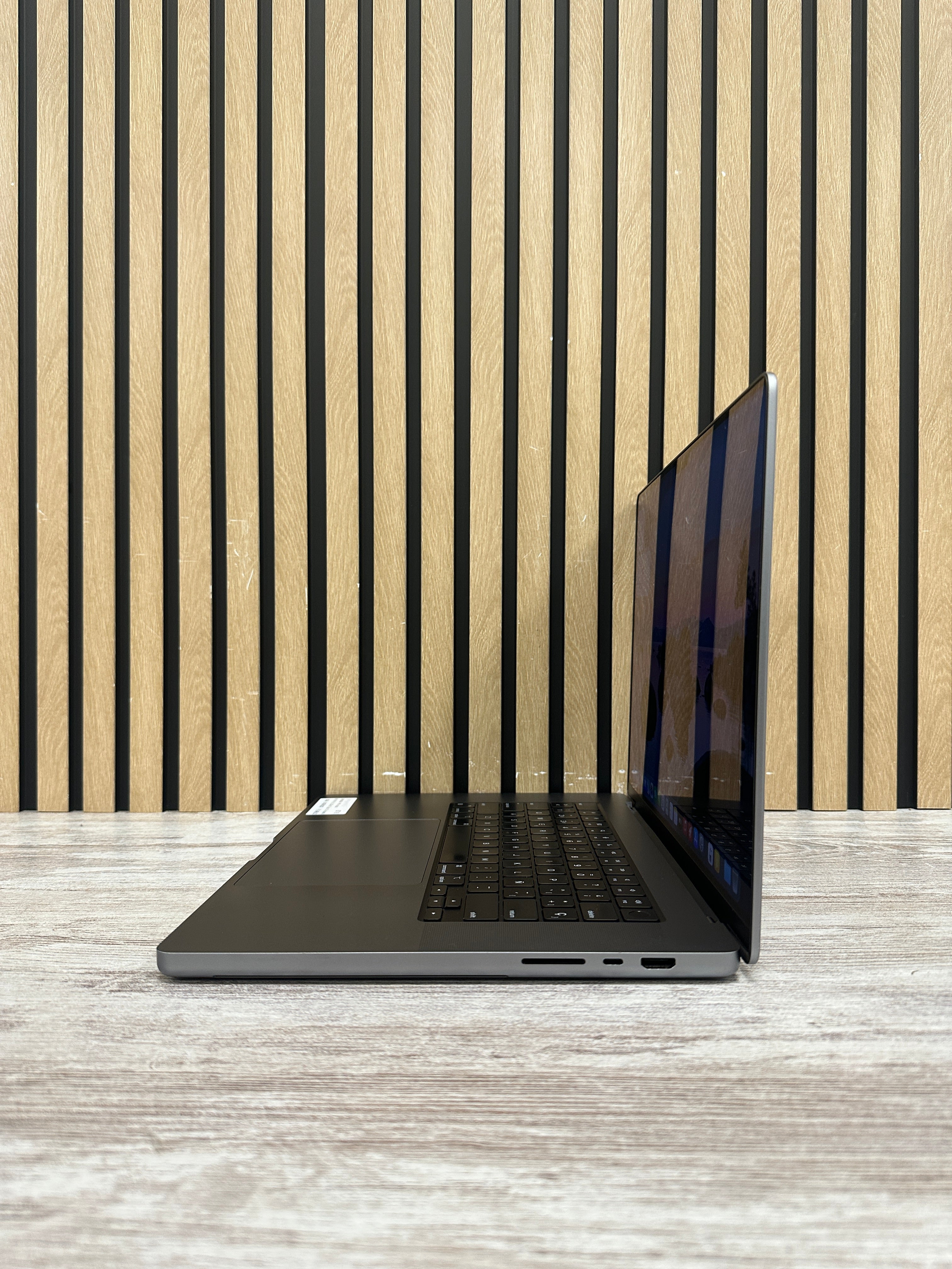 MacBook Pro 16" 2021 M1 PRO 16gb 512gb SSD