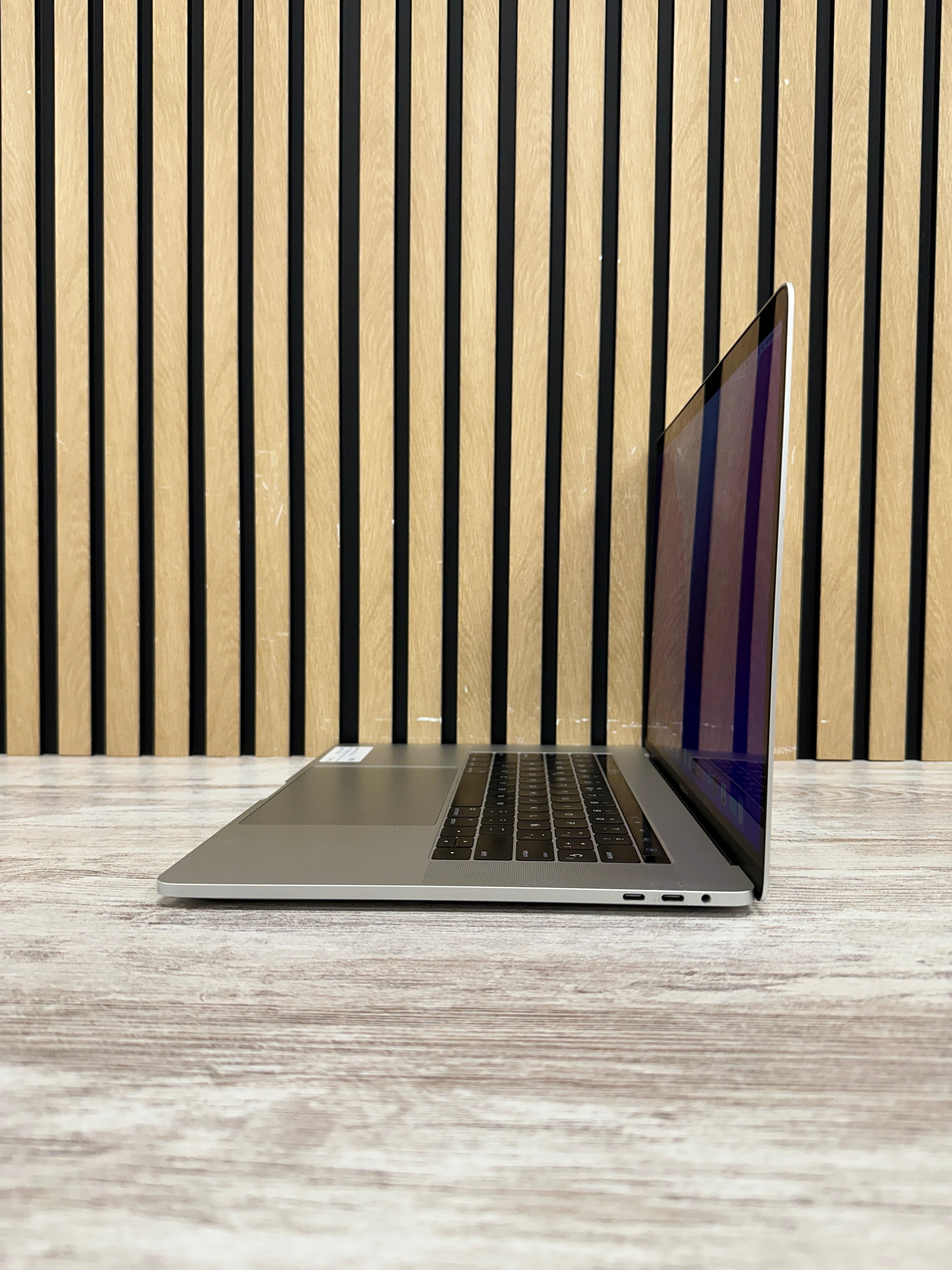 MacBook Pro 15" 2016 i7 16gb 1tb SSD