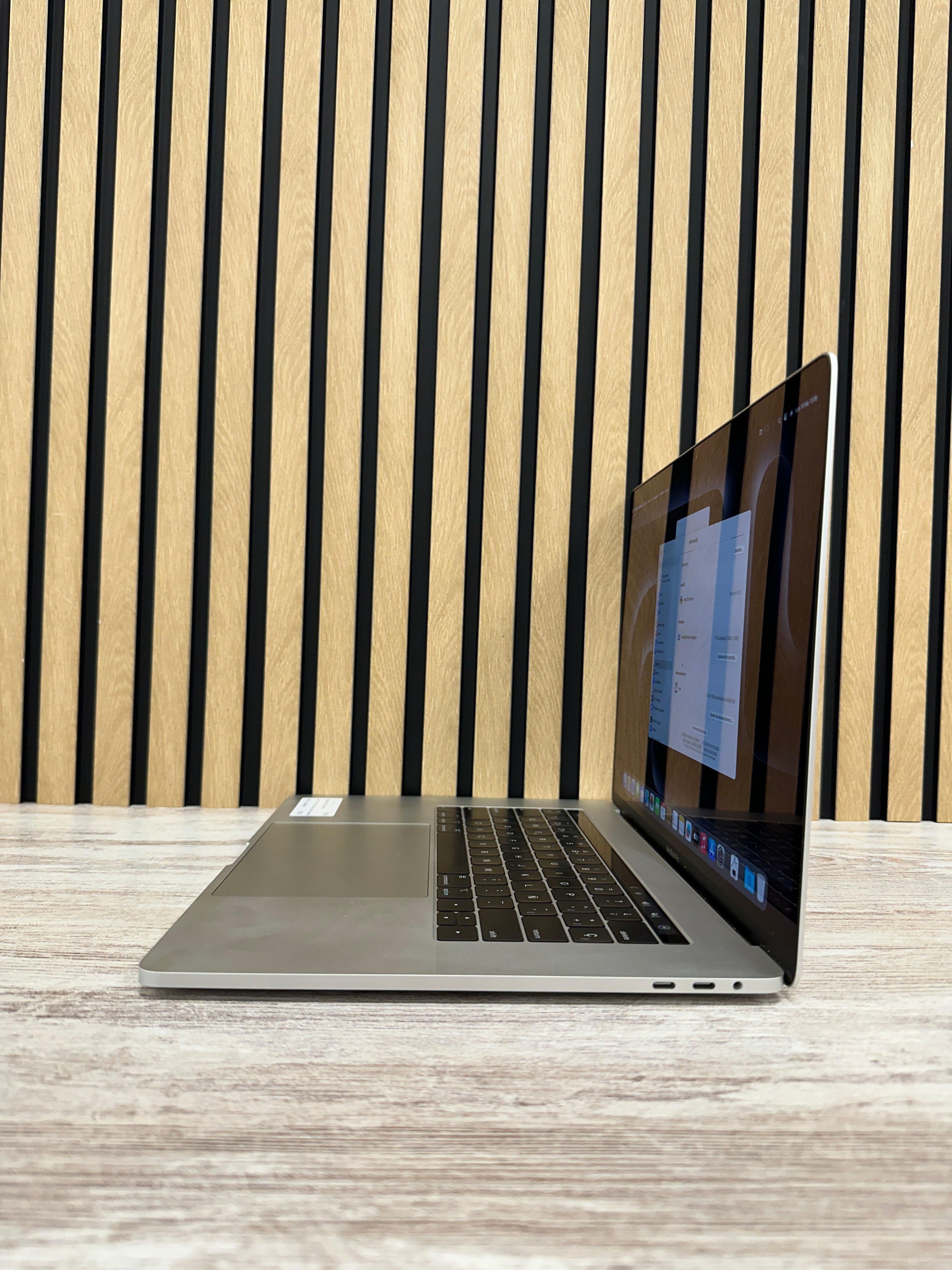 MacBook Pro 15" 2019 i7 16gb 500gb SSD