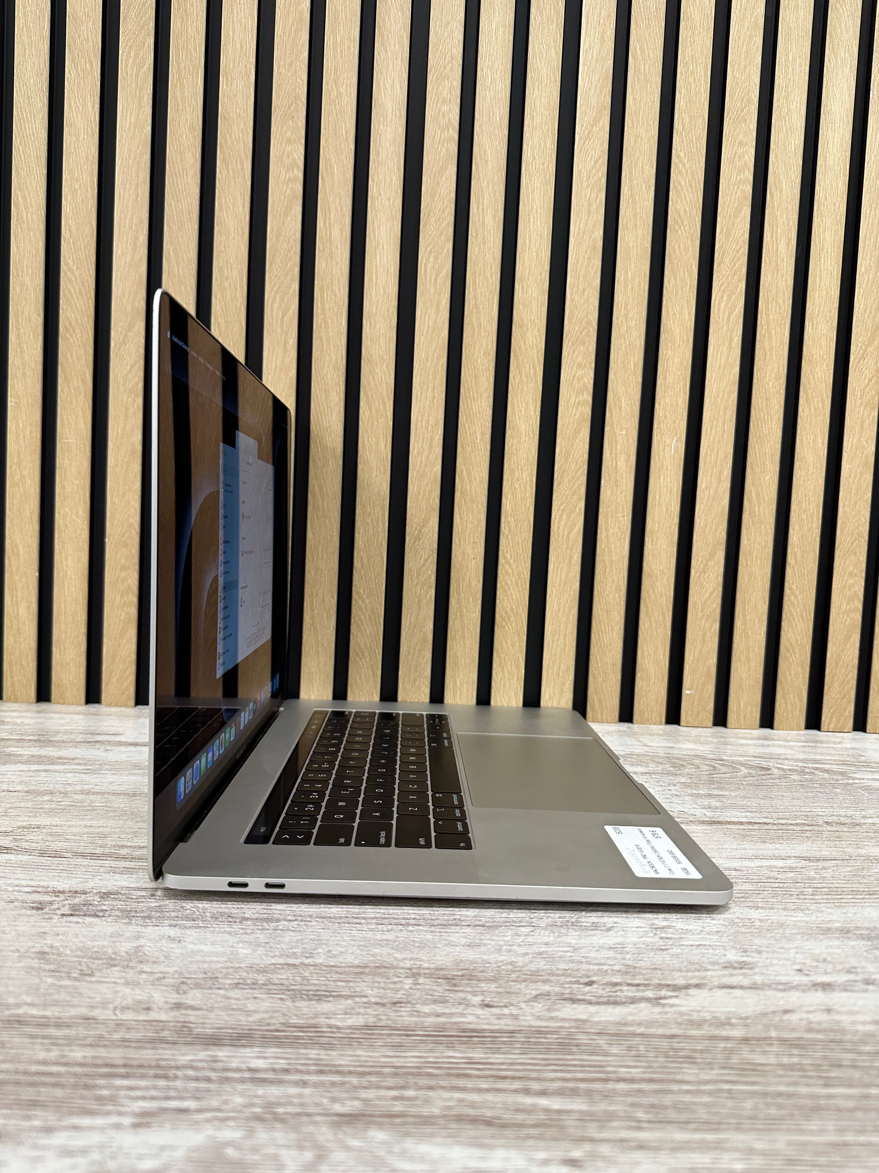 MacBook Pro 15" 2019 i7 16gb 500gb SSD