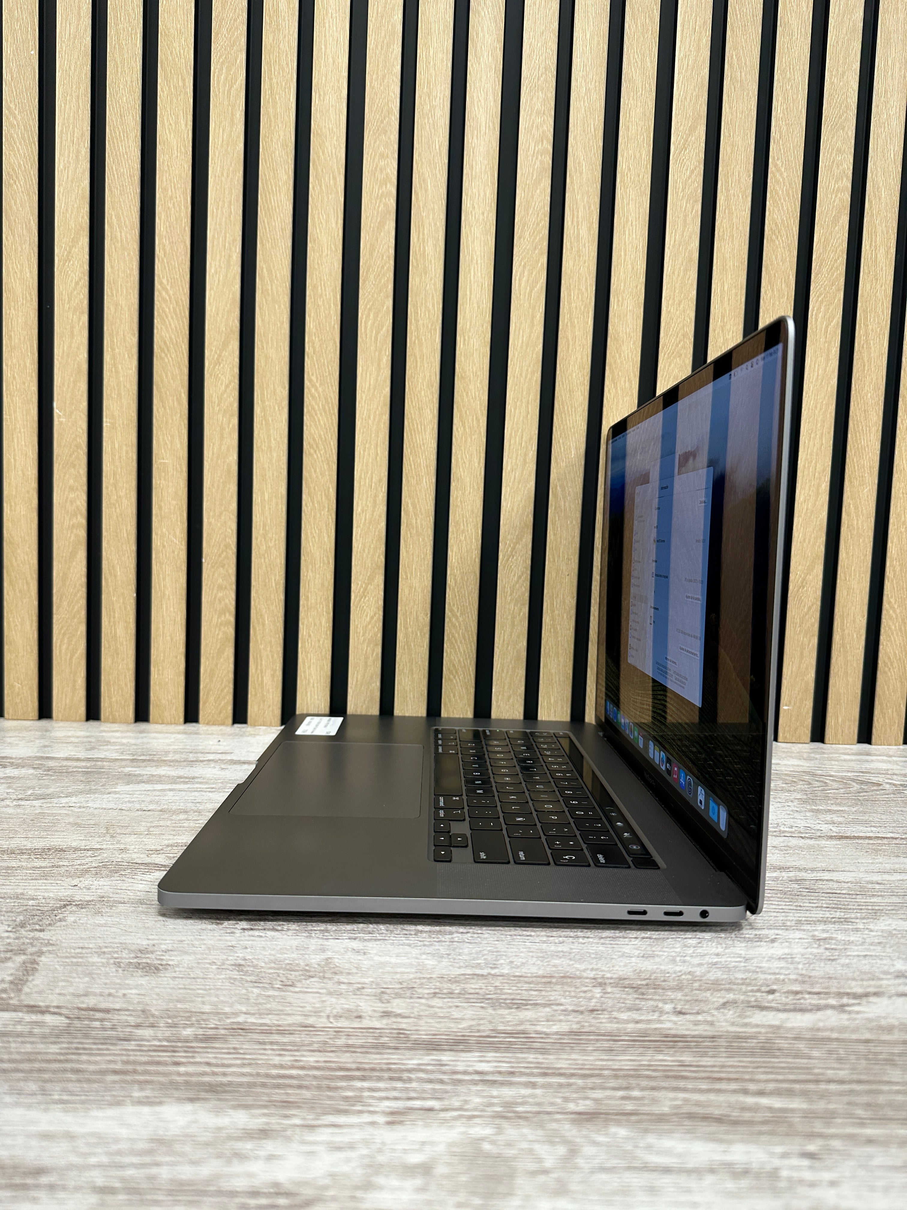 MacBook Pro 16" 2019 i7 32gb 500gb SSD