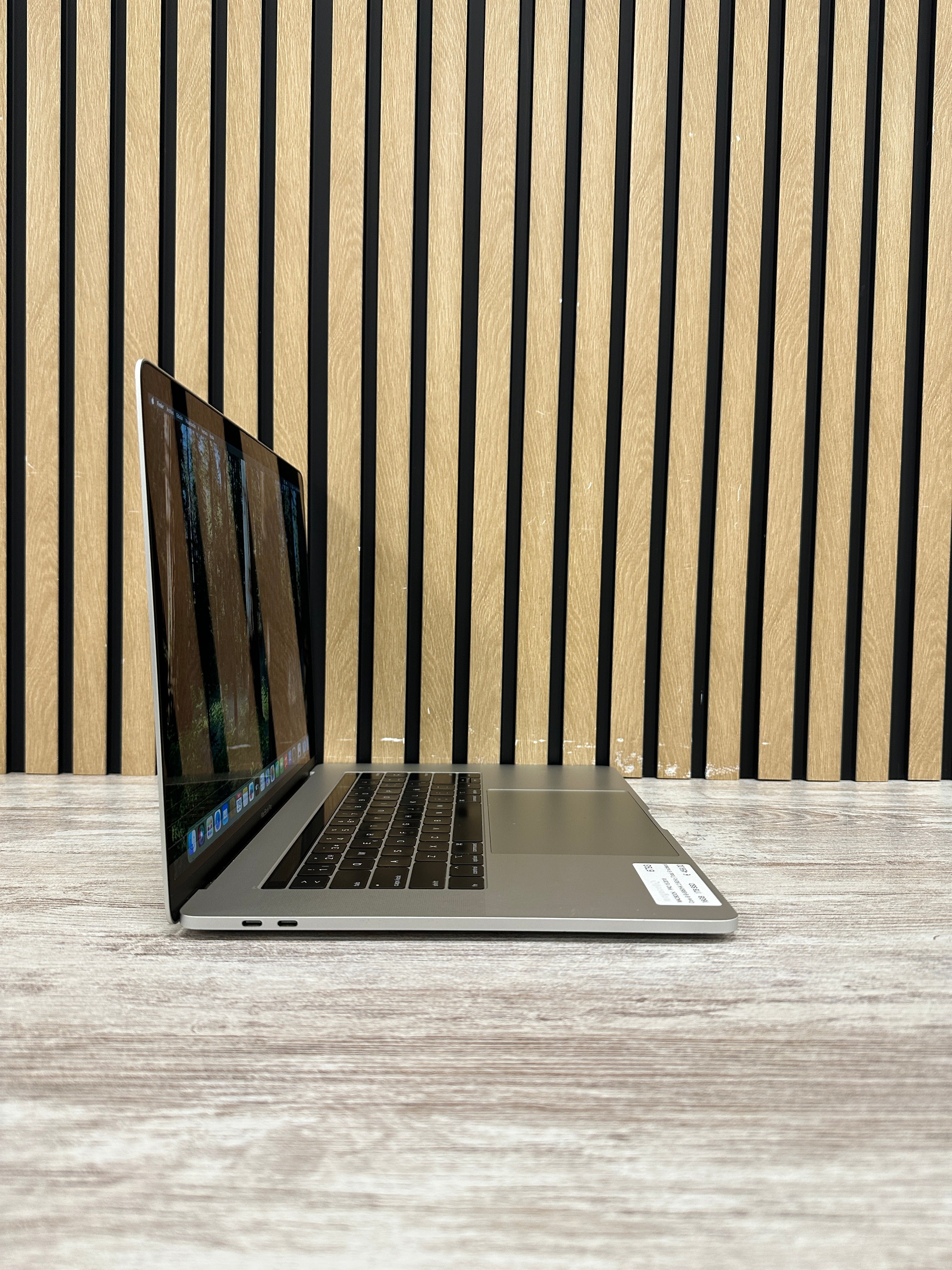 MacBook Pro 15" 2018 i9 16gb 1tb SSD