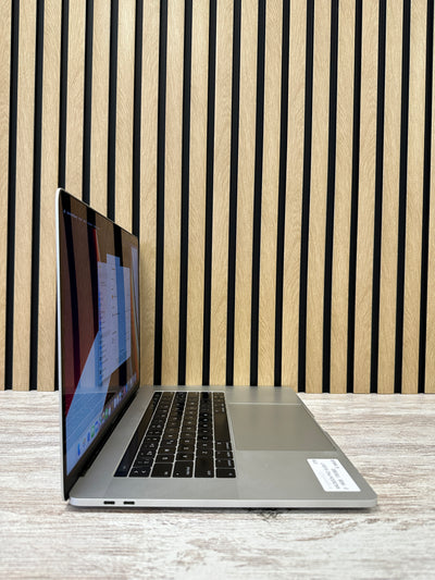 MacBook Pro 15" 2017 i7 16gb 1tb SSD