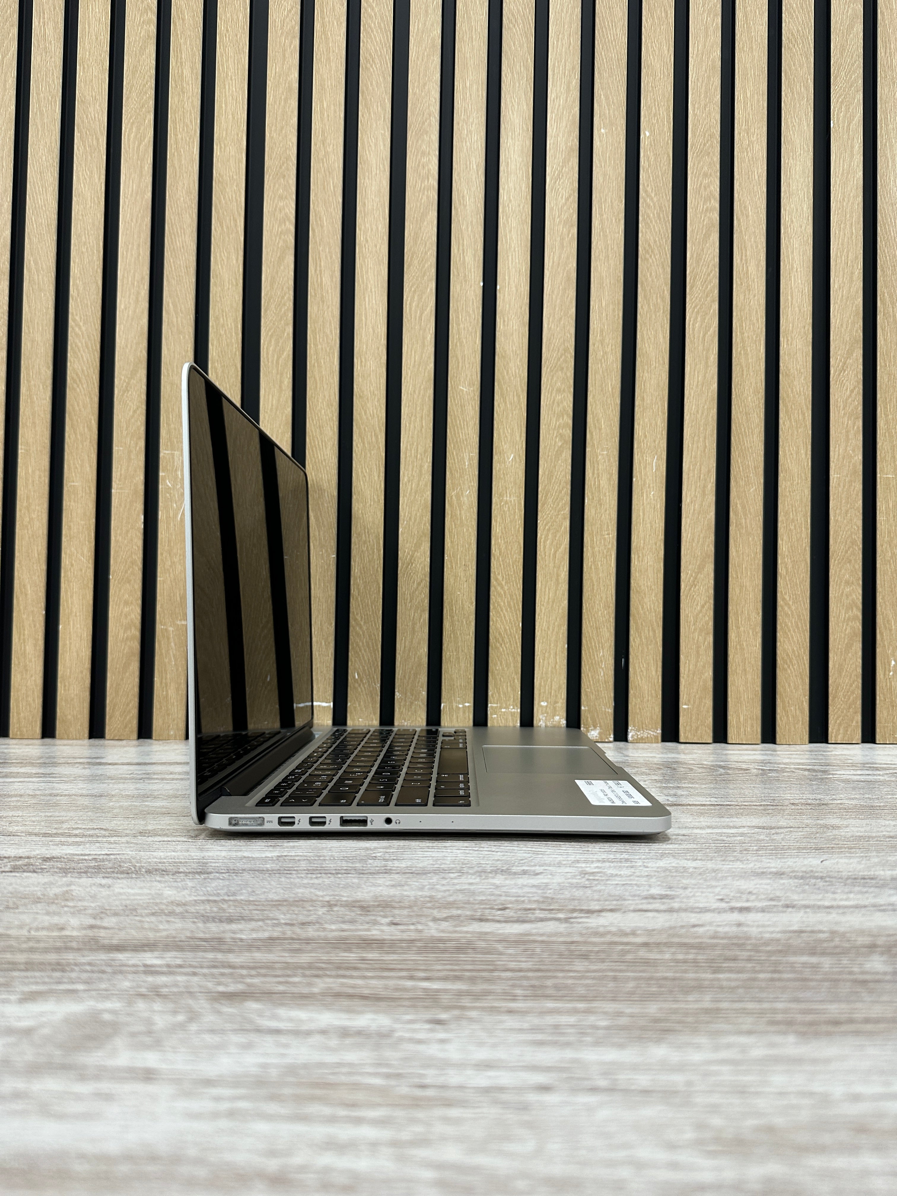 MacBook Pro 13" 2015 i5 8gb 500gb SSD