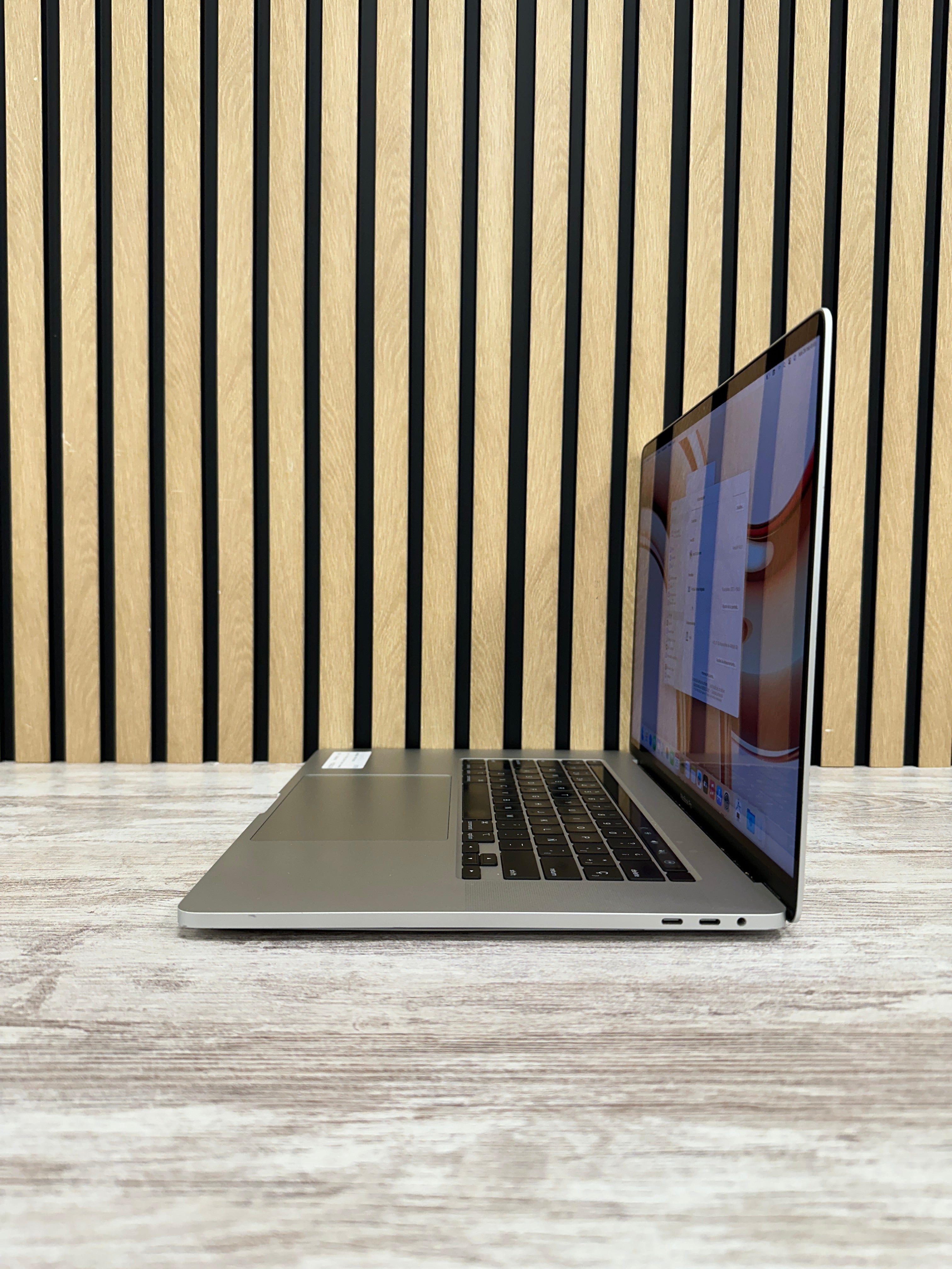 MacBook Pro 16" 2019 i7 16gb 500gb SSD