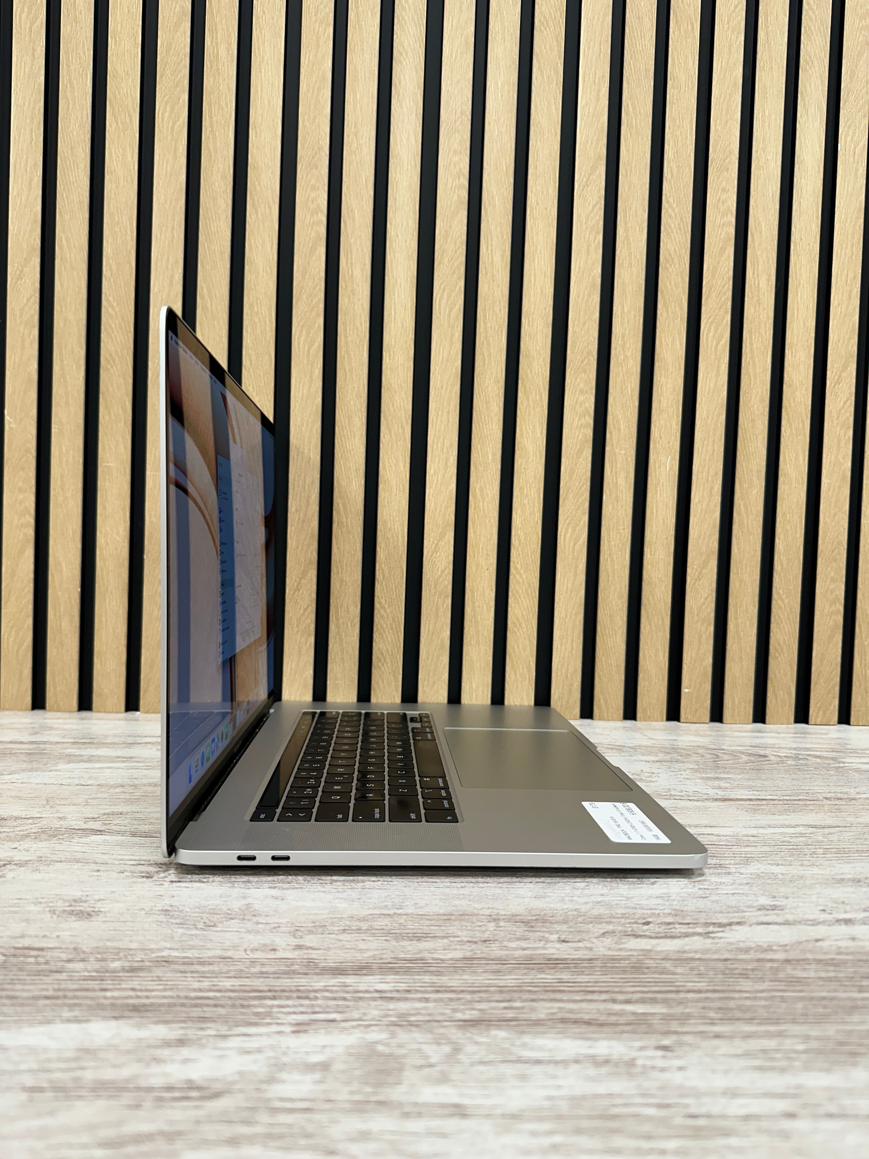 MacBook Pro 16" 2019 i7 16gb 500gb SSD