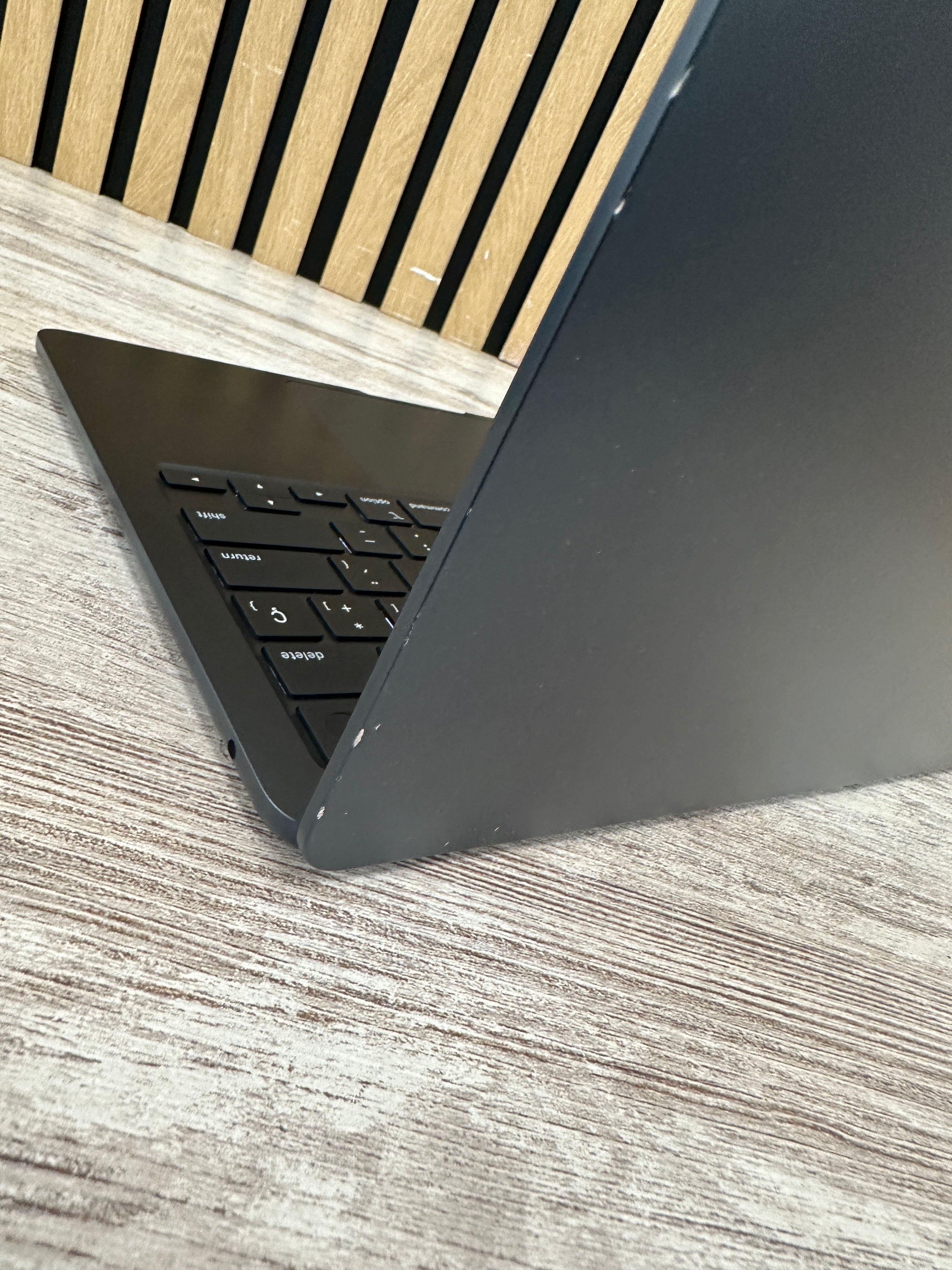 MacBook Air 13" 2024 M3 8gb 256gb SSD