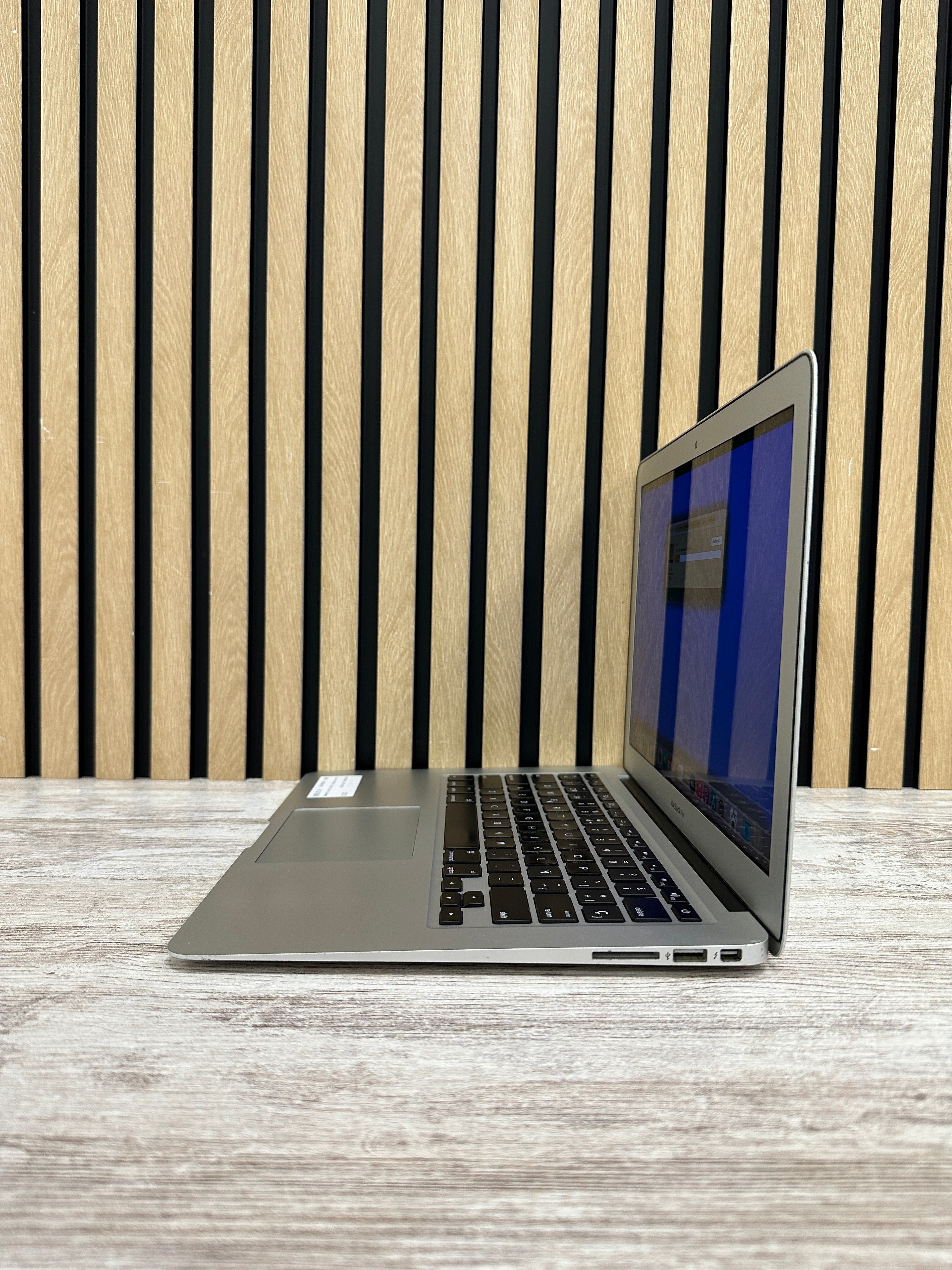 MacBook Air 13" 2017 i5 8gb 256gb SSD