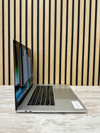 MacBook Pro 15" 2019 i9 16gb 1tb SSD