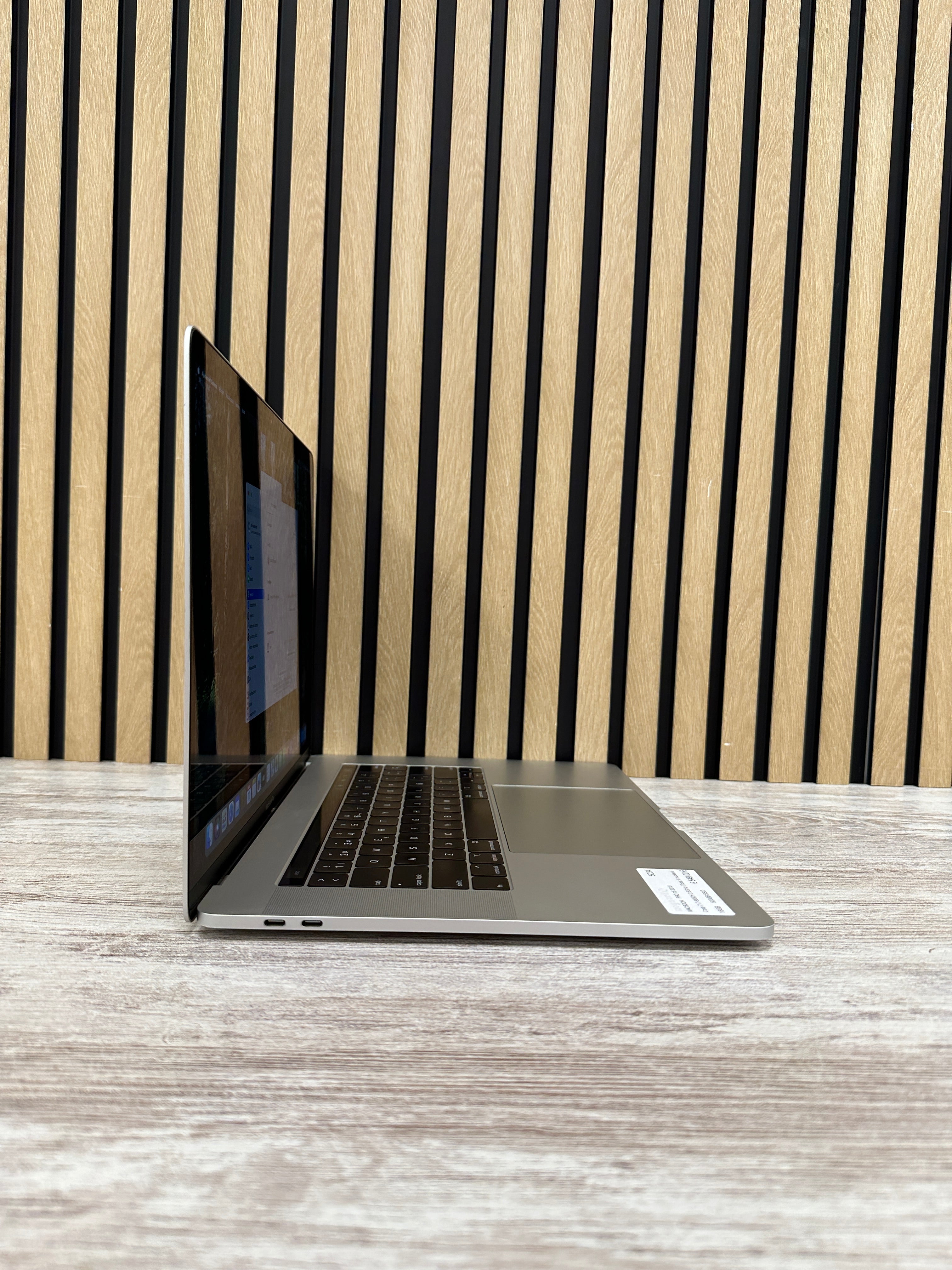 MacBook Pro 15" 2018 i7 16gb 500gb SSD