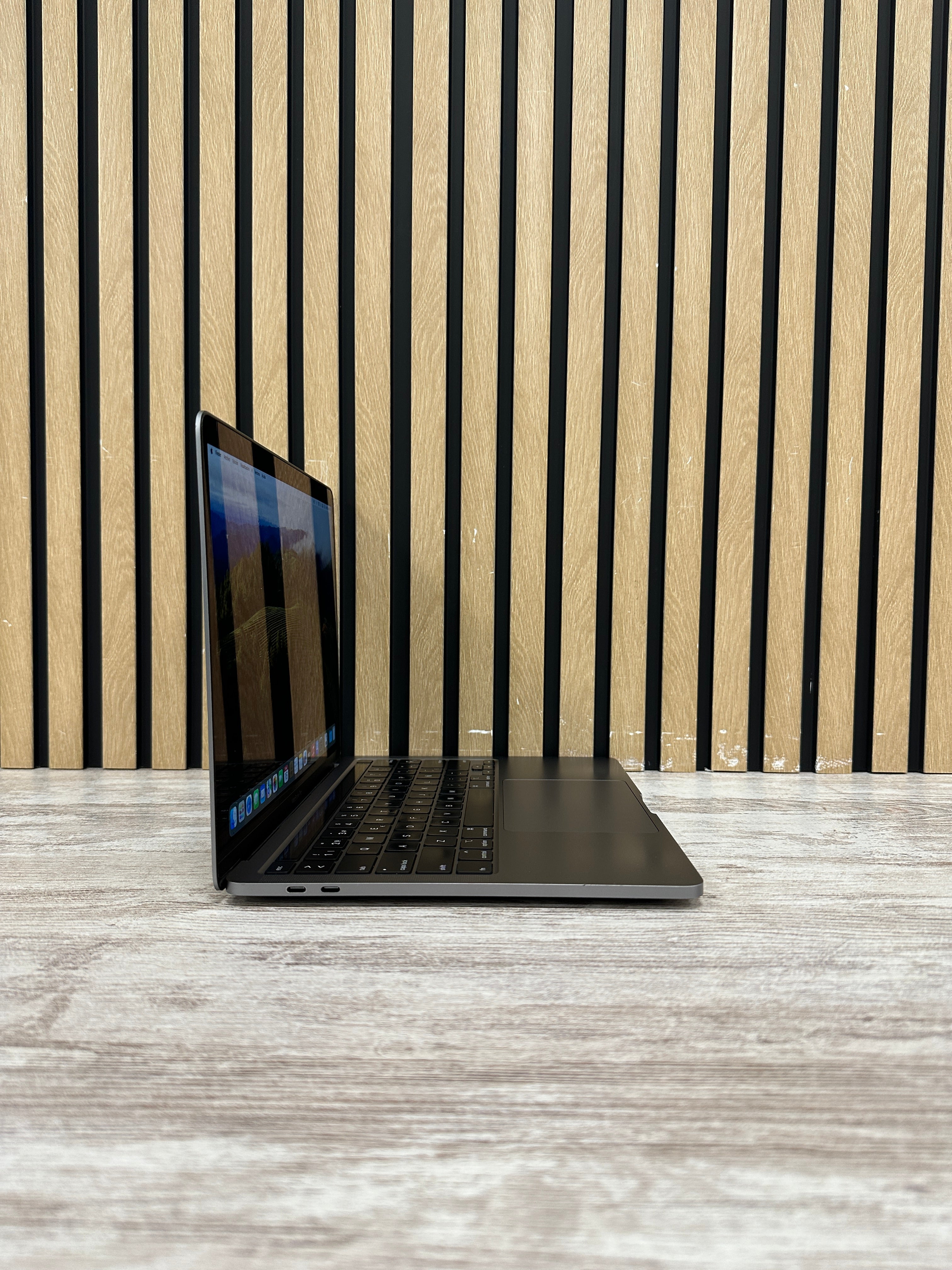 MacBook Pro 13" 2020 TB i5 16gb 500gb SSD