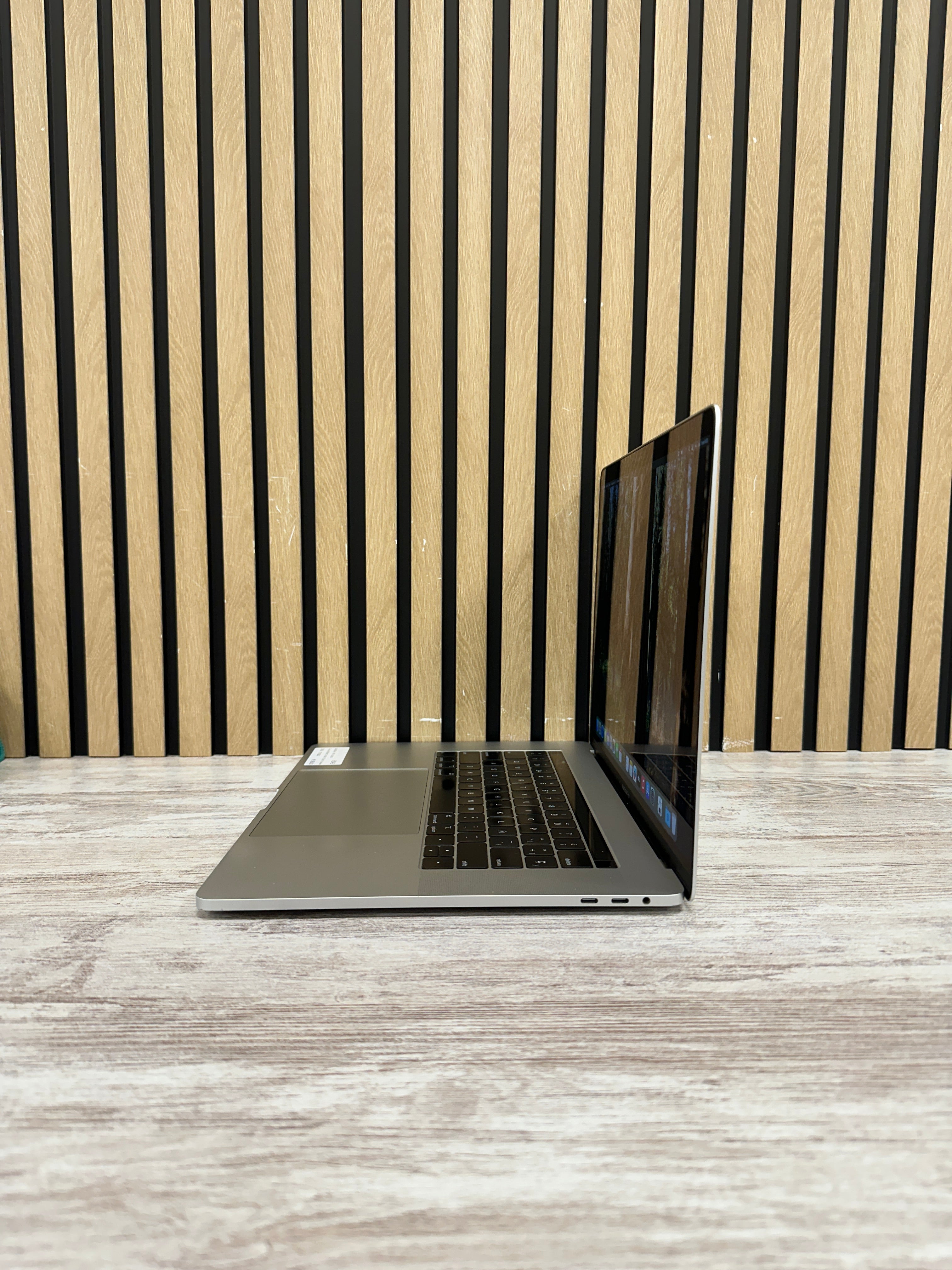 MacBook Pro 15" 2019 i9 32gb 1tb SSD - Moyacell